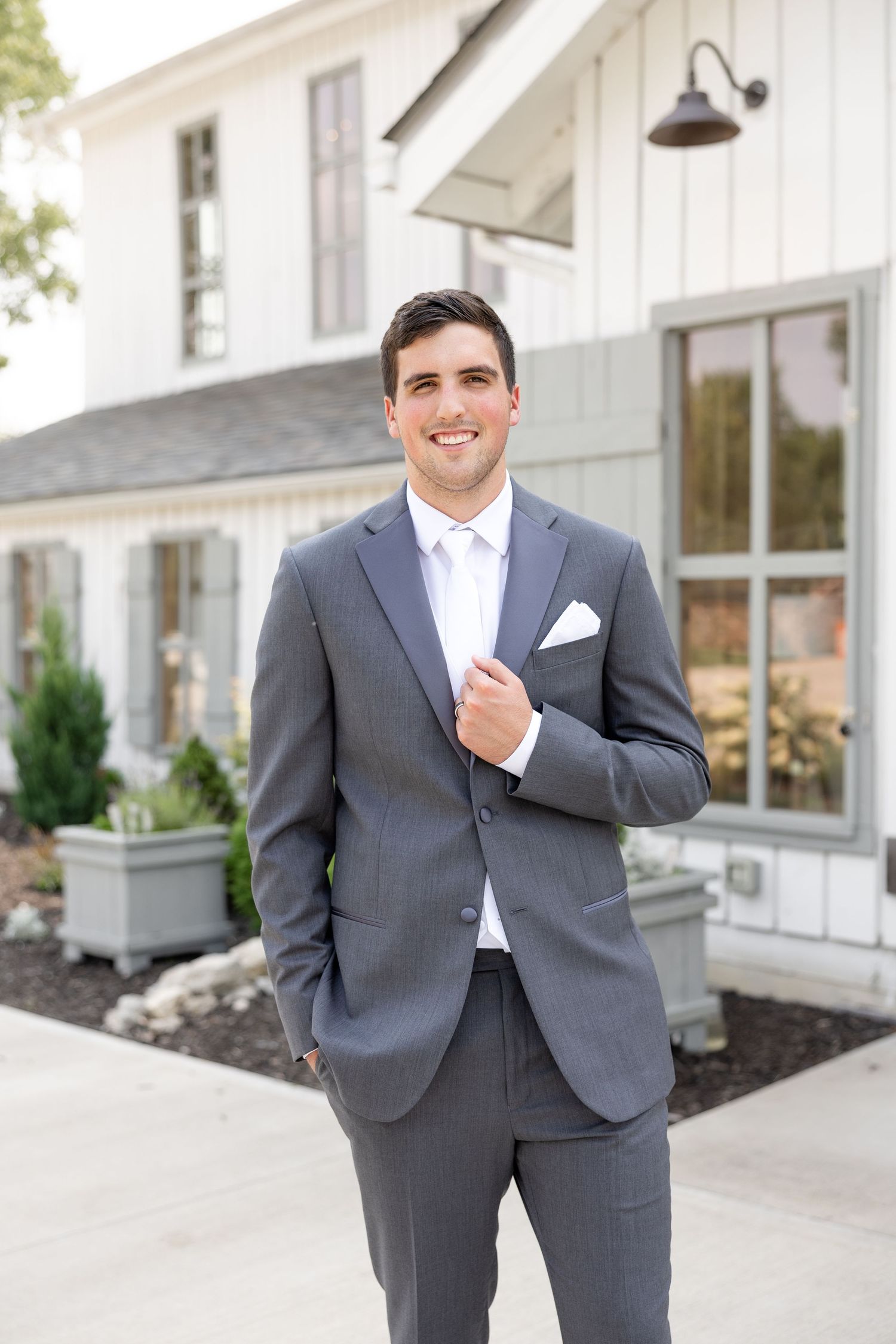 Joyful summer wedding at The Bicentennial Barn in Dayton, Ohio, photographed by Dayton wedding photographers Julia and Sean Photography.