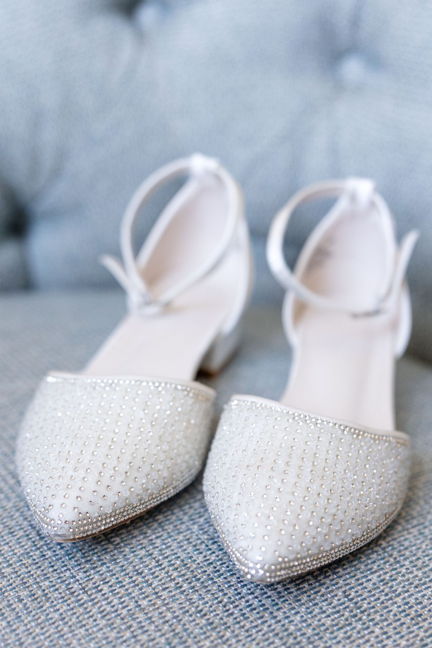 Light and airy wedding photography by Julia and Sean Photography, husband-and-wife photographers serving joyful brides in Dayton, Cincinnati