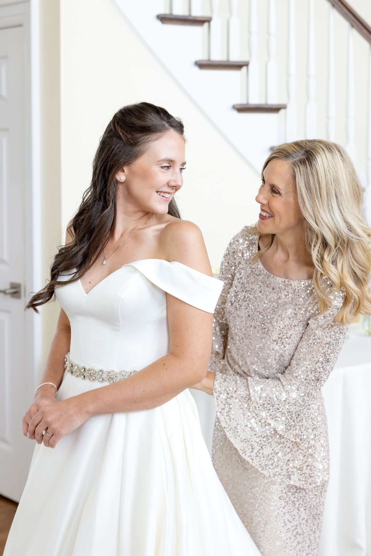 Wedding details and getting-ready photographs from a wedding at The Estate at Sunset Farm in Bellbrook, Ohio by Julia and Sean Photography