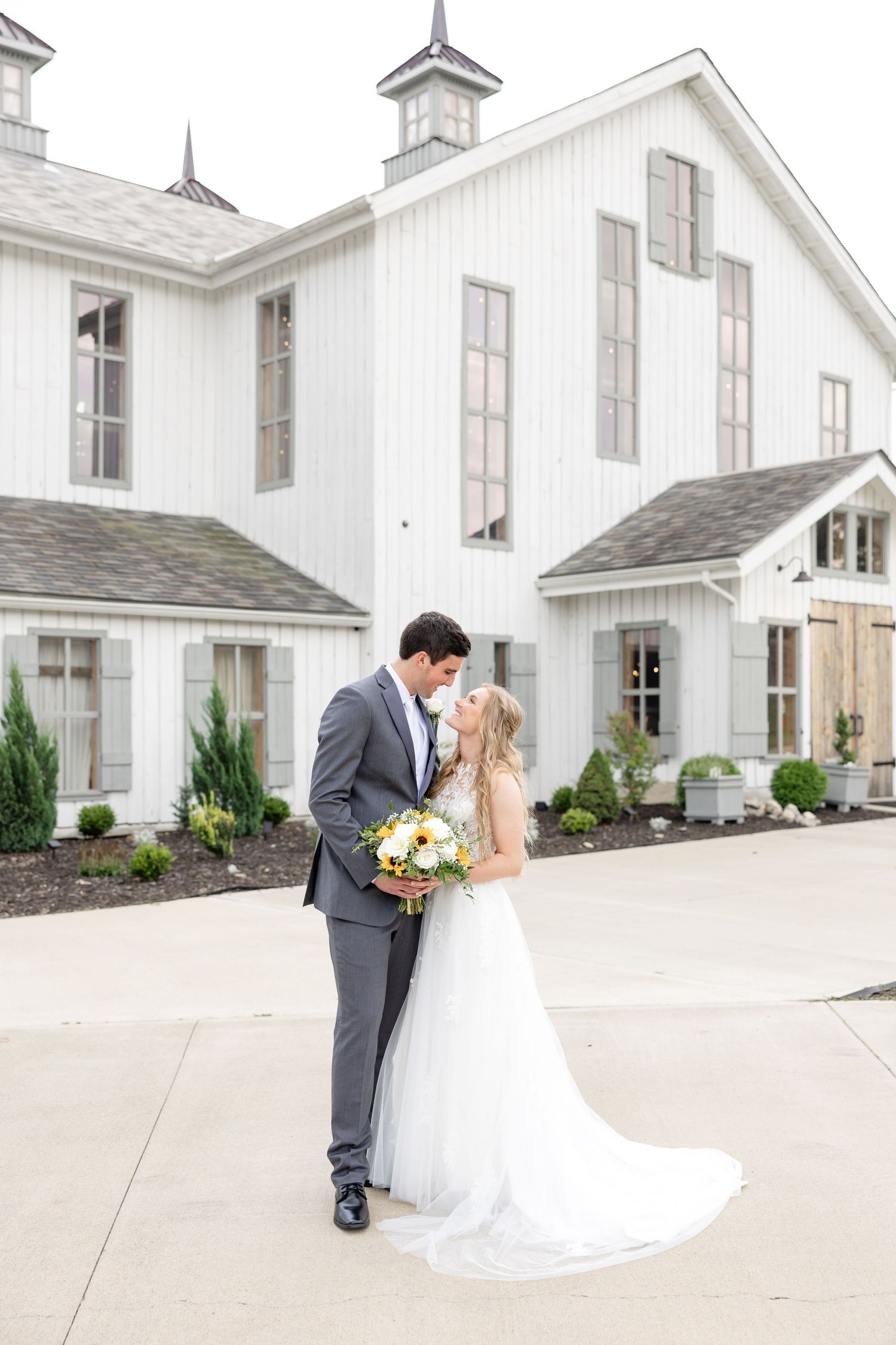 Joyful summer wedding at The Bicentennial Barn in Dayton, Ohio, photographed by Dayton wedding photographers Julia and Sean Photography.