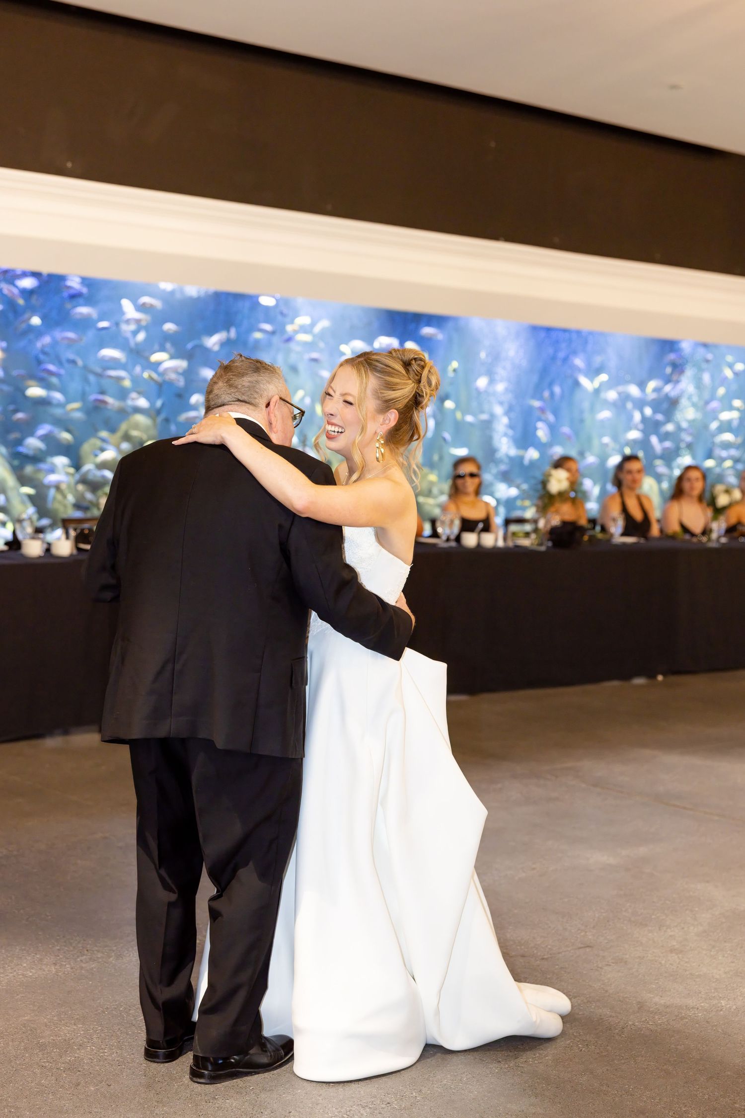 Wedding day photos at The Toledo Zoo in Toledo, Ohio photographed by Julia & Sean Photography, Ohio wedding photographers