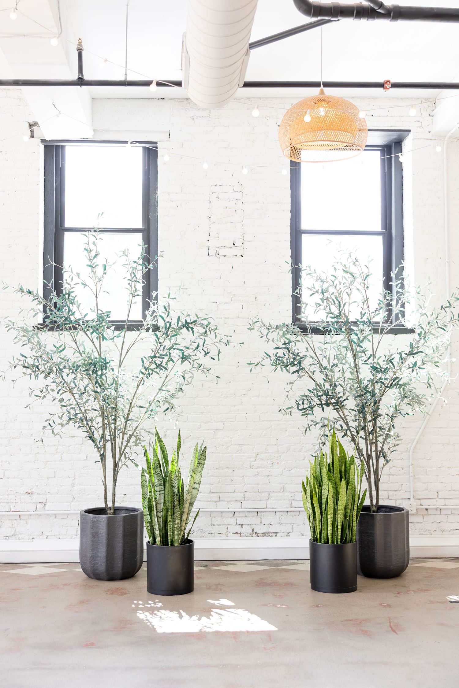 Timeless wedding portraits at Flat 51 in downtown Columbus, Ohio, by Columbus wedding photographers with a light and airy style.
