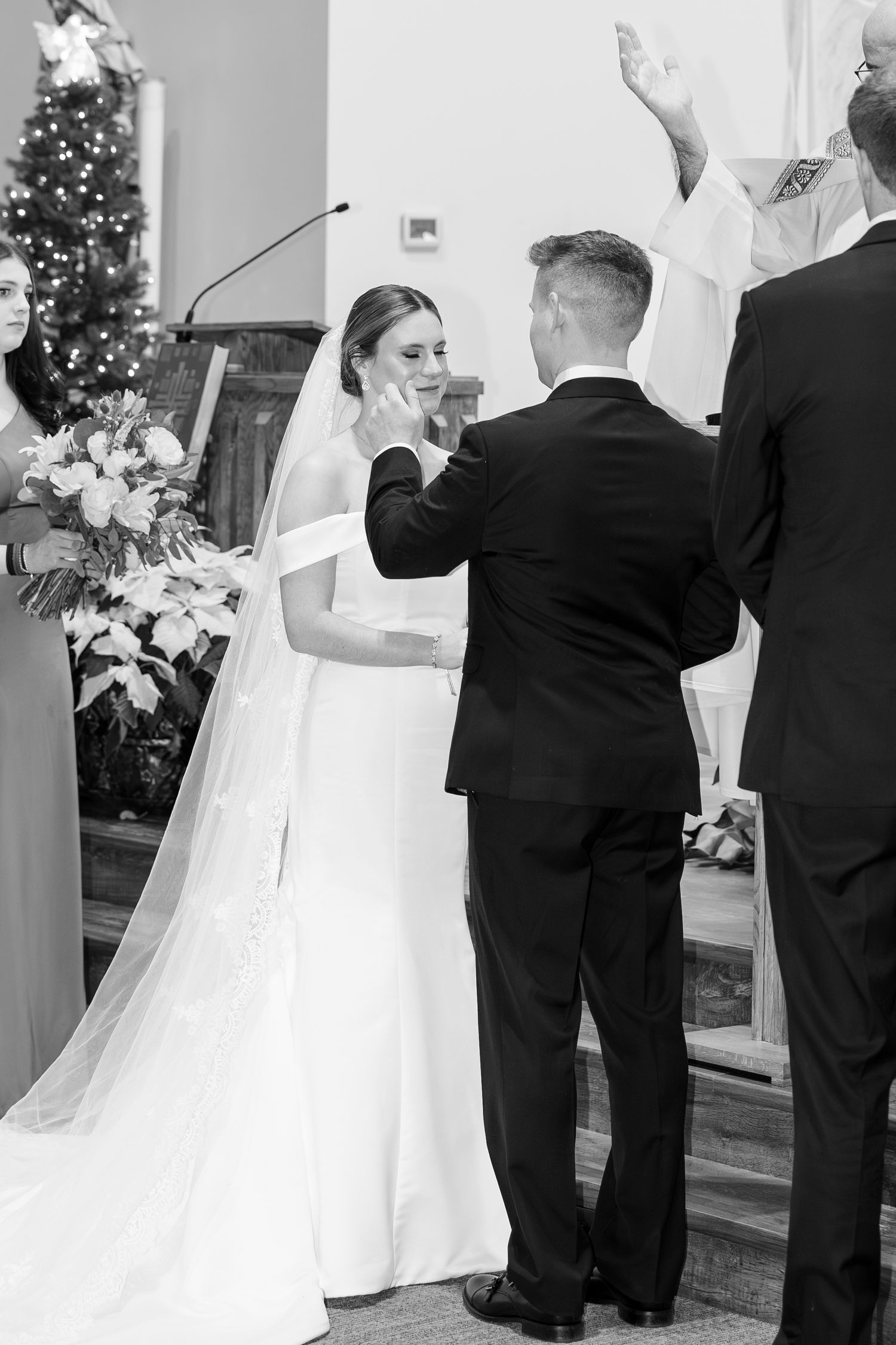Light and airy wedding photography by Julia and Sean Photography, husband-and-wife photographers serving joyful brides in Dayton, Cincinnati