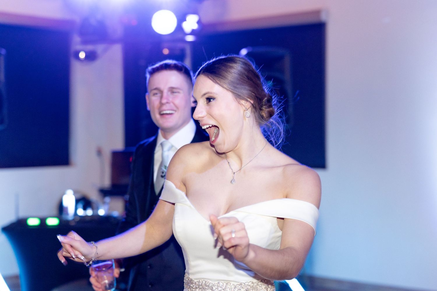 Light and airy wedding photography by Julia and Sean Photography, husband-and-wife photographers serving joyful brides in Dayton, Cincinnati