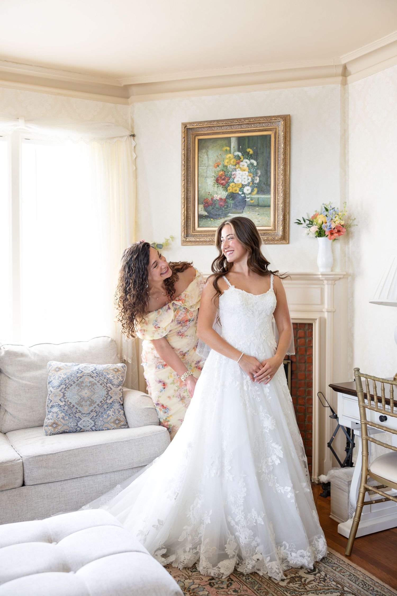 Elegant summer wedding at The Beverly Mansion in Marengo, Ohio captured by Dayton wedding photographers Julia & Sean Photography.