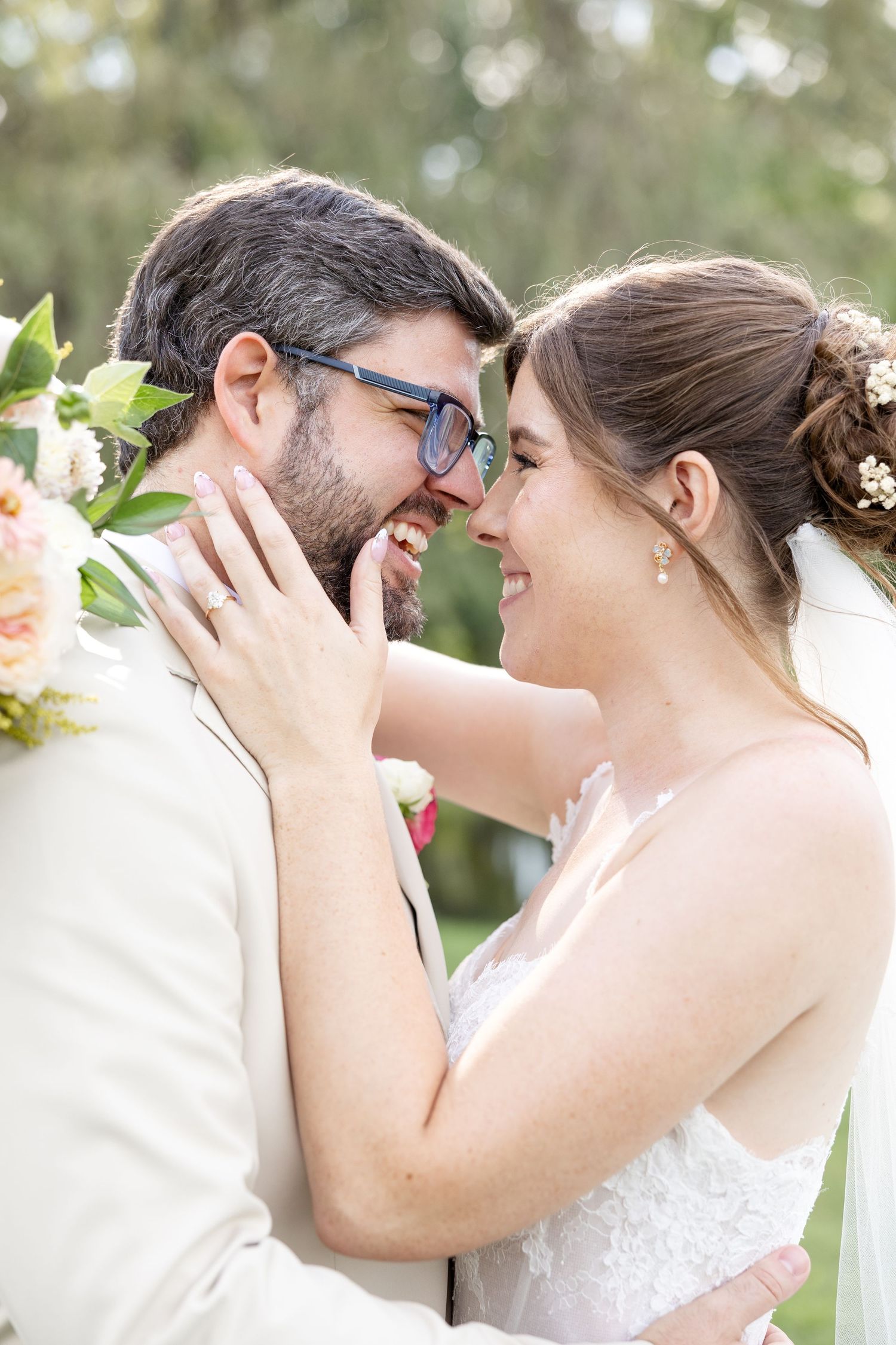 Romantic Meadow Ridge Events wedding in Windsor, Ohio photographed by Julia & Sean Photography, Northeast Ohio wedding photographers.