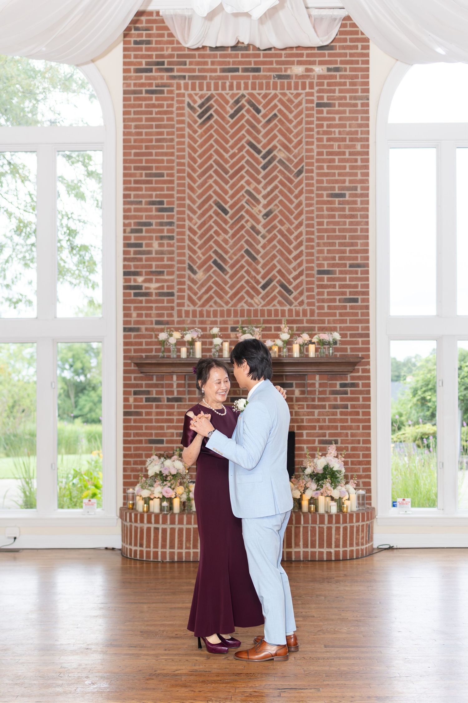 Joyful wedding reception and group dancing at The Estate at Sunset Farm in Bellbrook, Ohio, photographed by Julia and Sean Photography