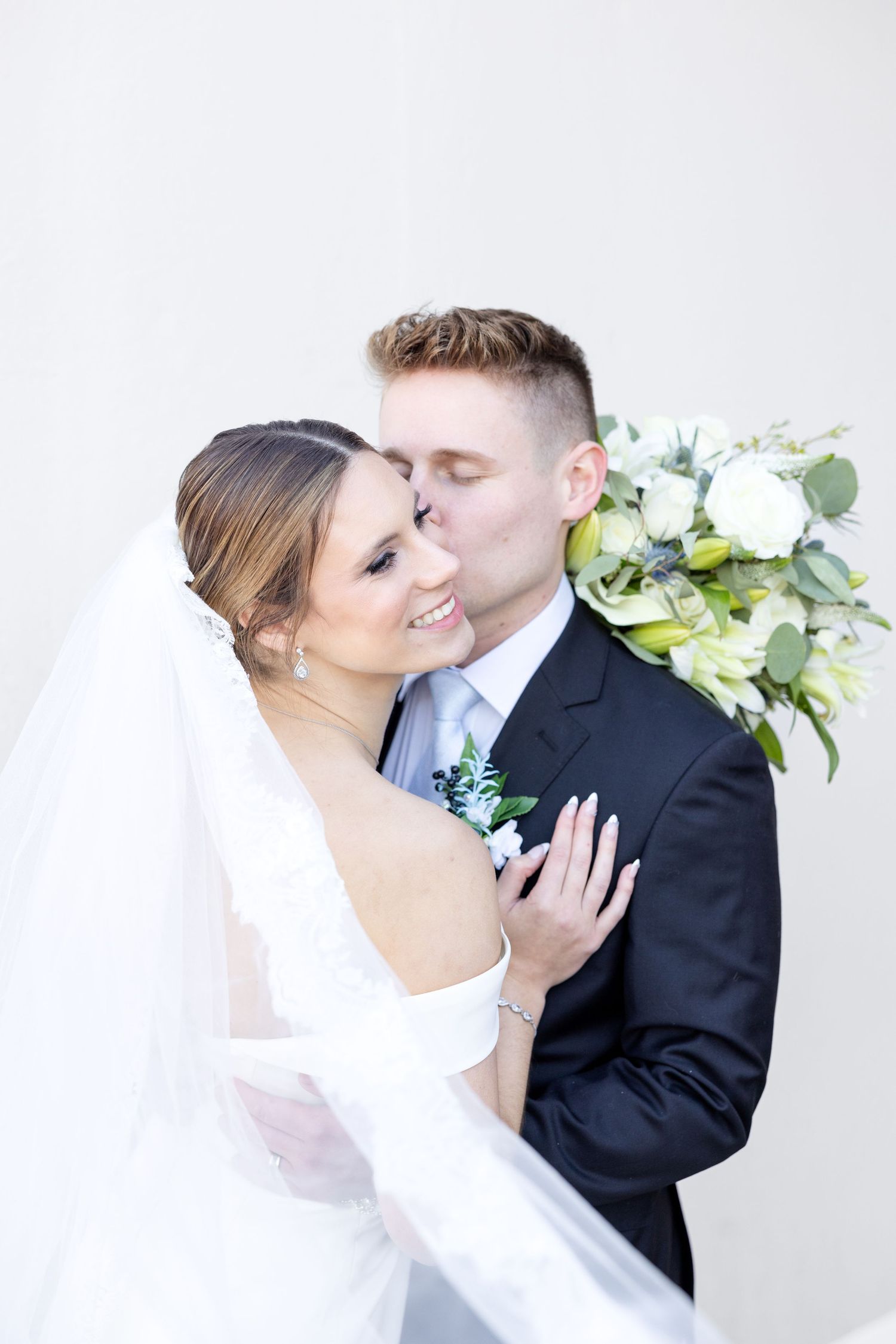 Light and airy wedding photography by Julia and Sean Photography, husband-and-wife photographers serving joyful brides in Dayton, Cincinnati