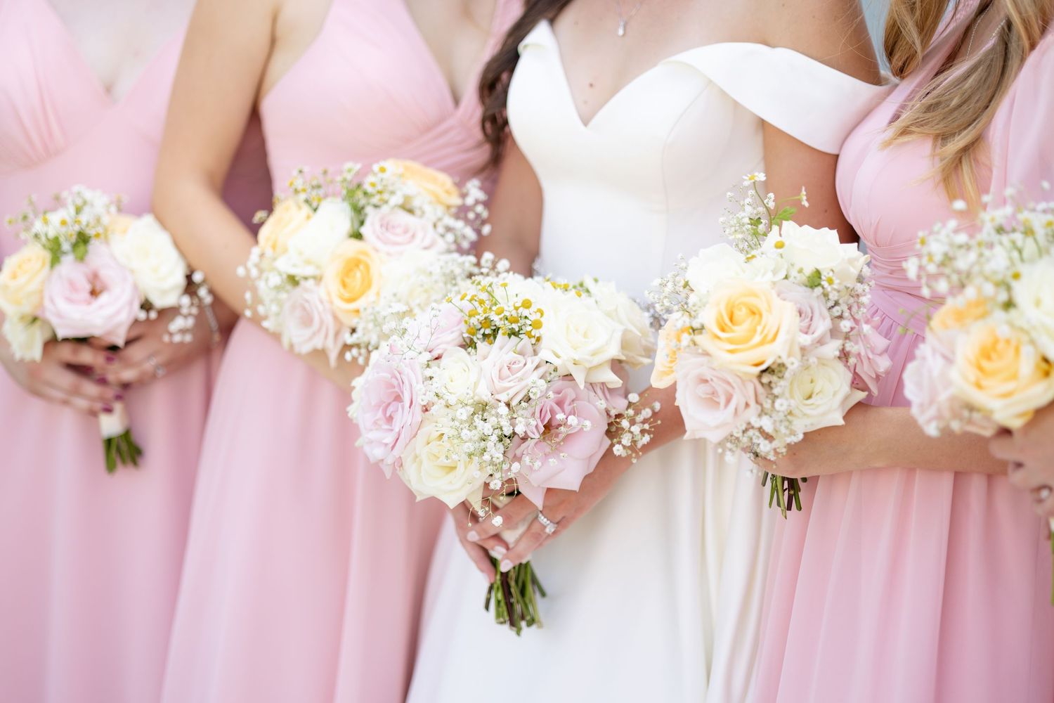 Light and airy wedding photography of a newly married couple at The Estate at Sunset Farm in Bellbrook, Ohio, by Julia and Sean Photography