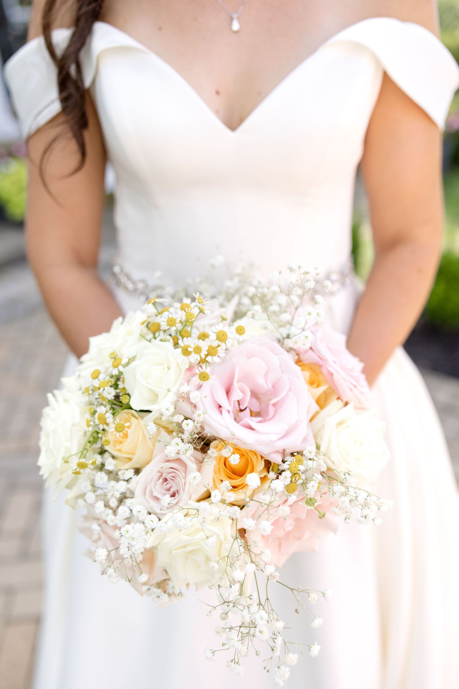 Timeless bride and groom wedding portraits at The Estate at Sunset Farm in Bellbrook, Ohio, photographed by Julia & Sean Photography.