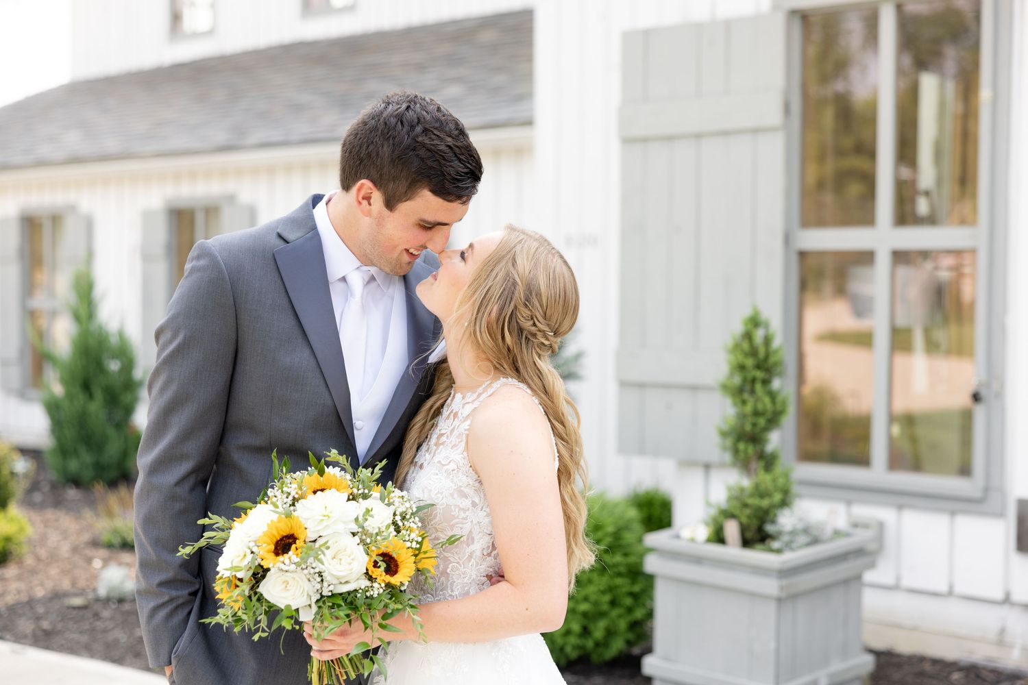 Joyful summer wedding at The Bicentennial Barn in Dayton, Ohio, photographed by Dayton wedding photographers Julia and Sean Photography.