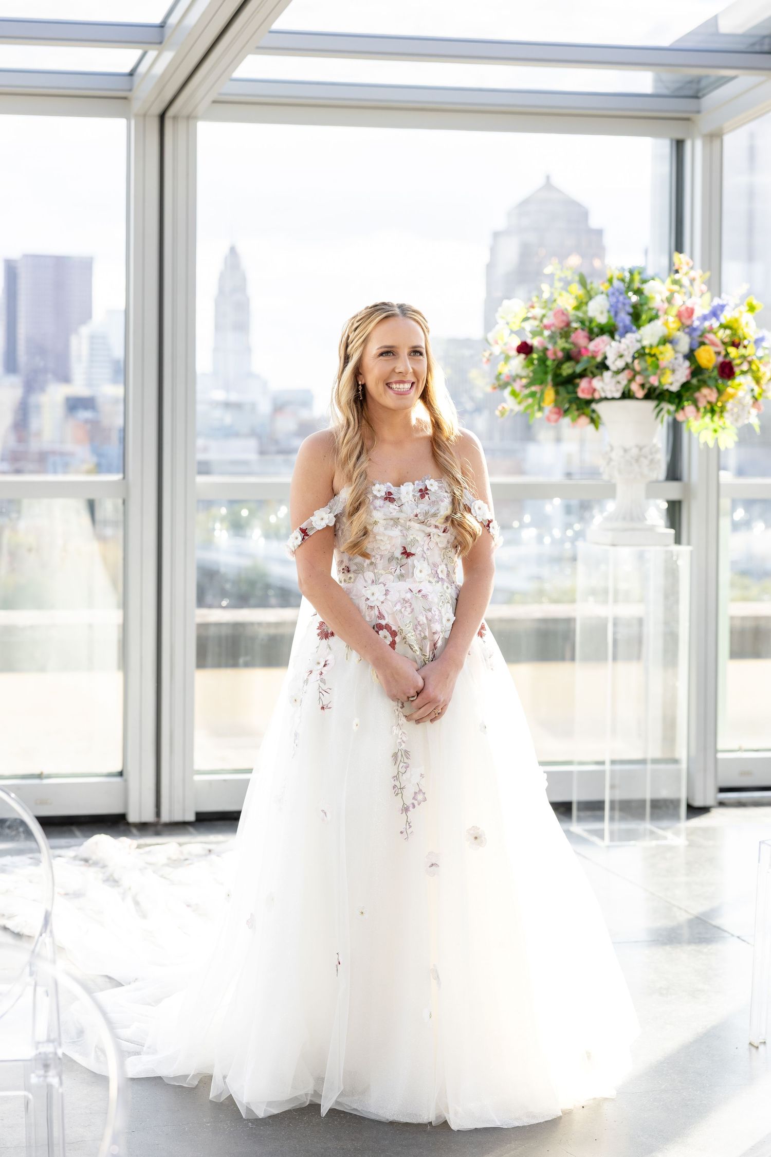 Timeless rooftop wedding at Revery in Columbus by Julia and Sean Photography, serving Dayton, Columbus & Cincinnati.
