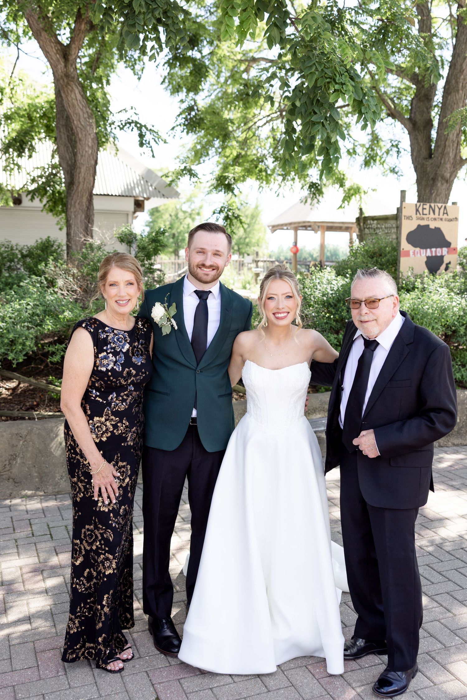 Wedding day photos at The Toledo Zoo in Toledo, Ohio photographed by Julia & Sean Photography, Ohio wedding photographers'