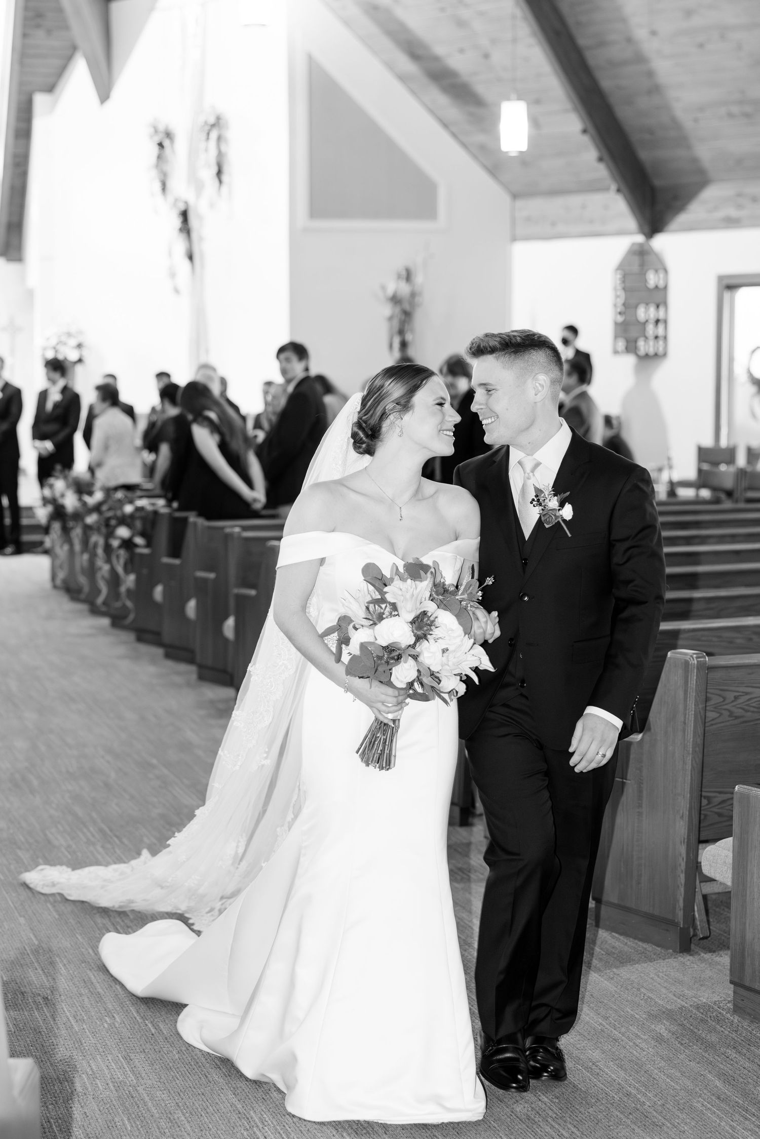 Light and airy wedding photography by Julia and Sean Photography, husband-and-wife photographers serving joyful brides in Dayton, Cincinnati