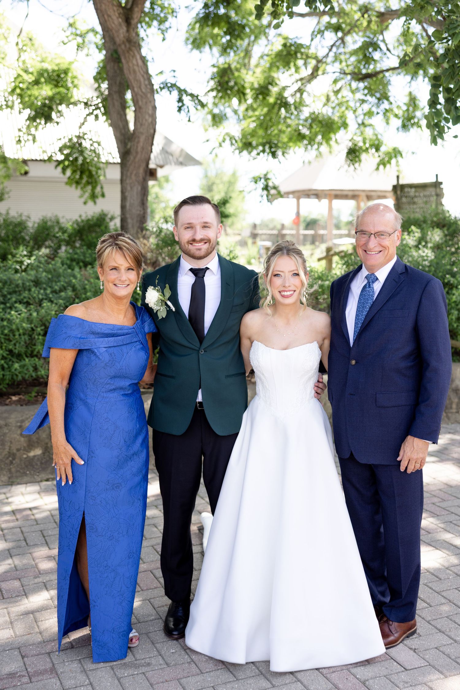 Wedding day photos at The Toledo Zoo in Toledo, Ohio photographed by Julia & Sean Photography, Ohio wedding photographers