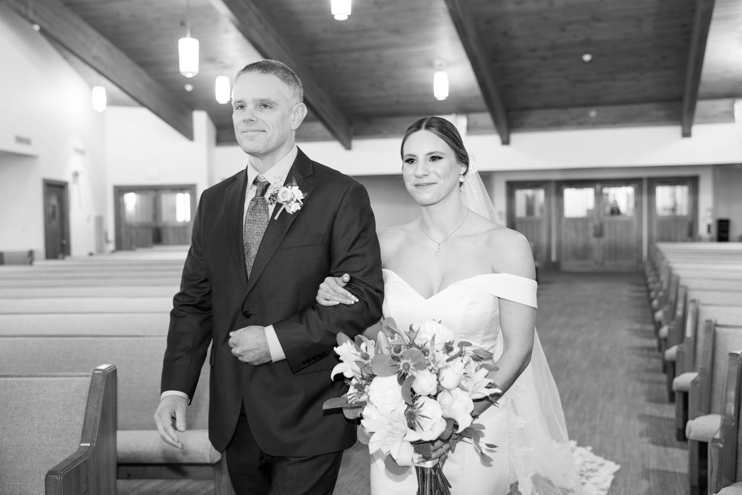Light and airy wedding photography by Julia and Sean Photography, husband-and-wife photographers serving joyful brides in Dayton, Cincinnati