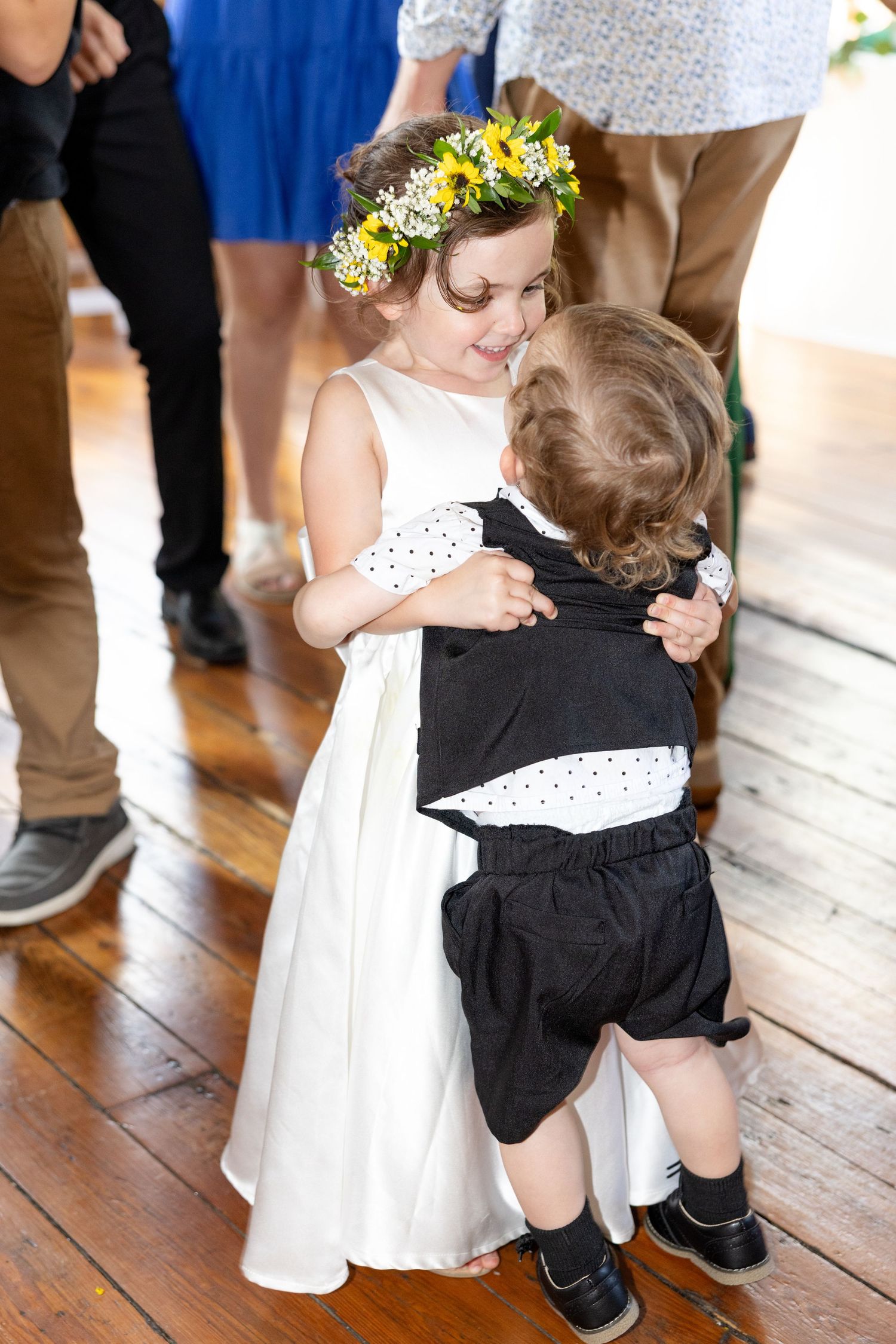 Joyful summer wedding at The Bicentennial Barn in Dayton, Ohio, photographed by Dayton wedding photographers Julia and Sean Photography.