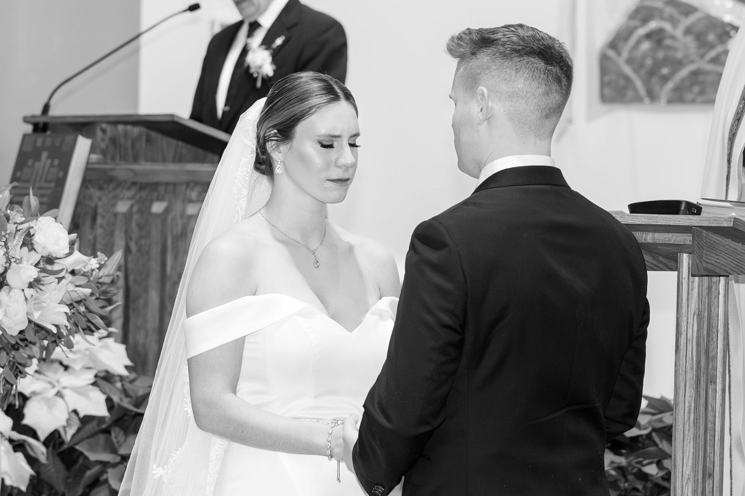 Light and airy wedding photography by Julia and Sean Photography, husband-and-wife photographers serving joyful brides in Dayton, Cincinnati