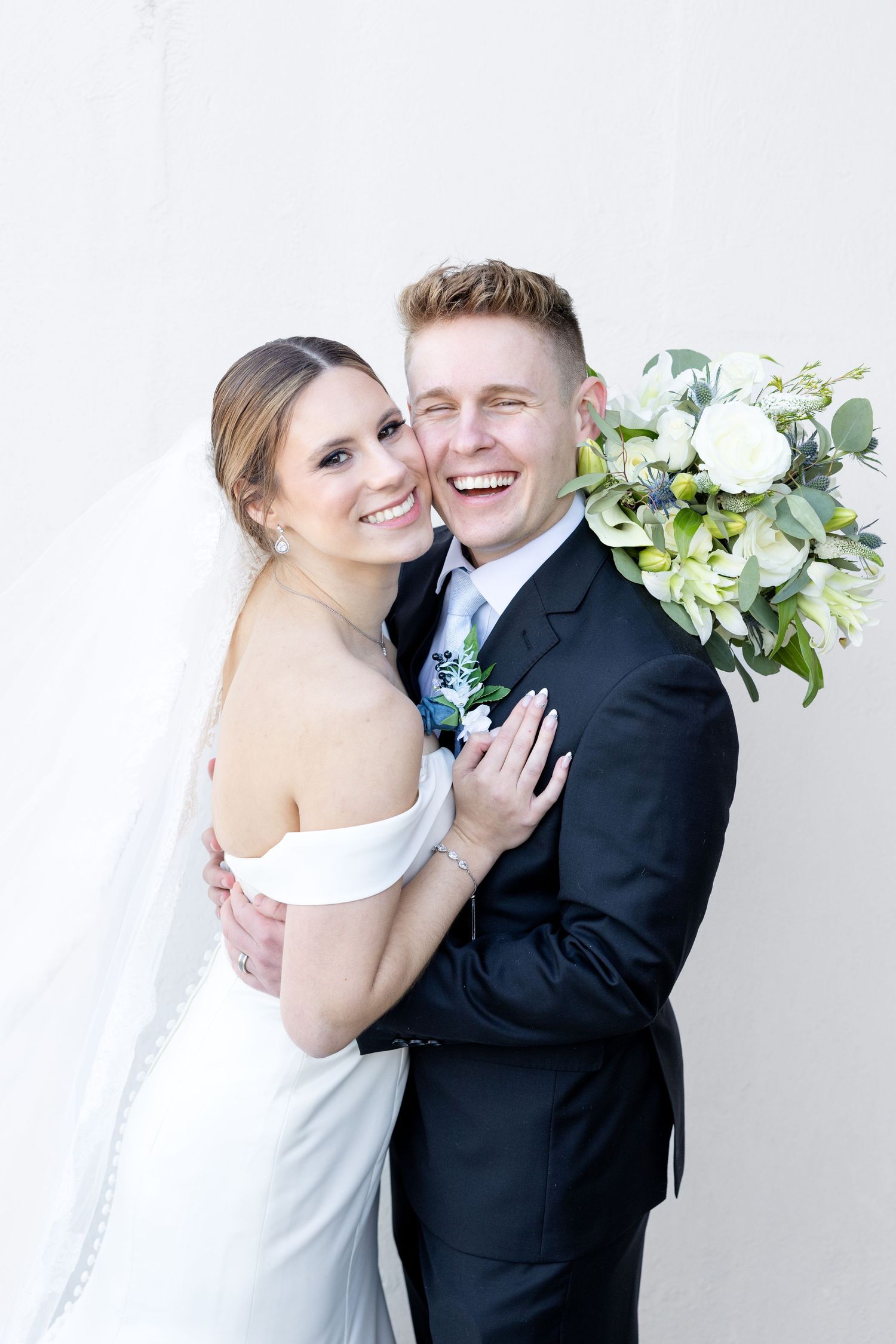 Light and airy wedding photography by Julia and Sean Photography, husband-and-wife photographers serving joyful brides in Dayton, Cincinnati