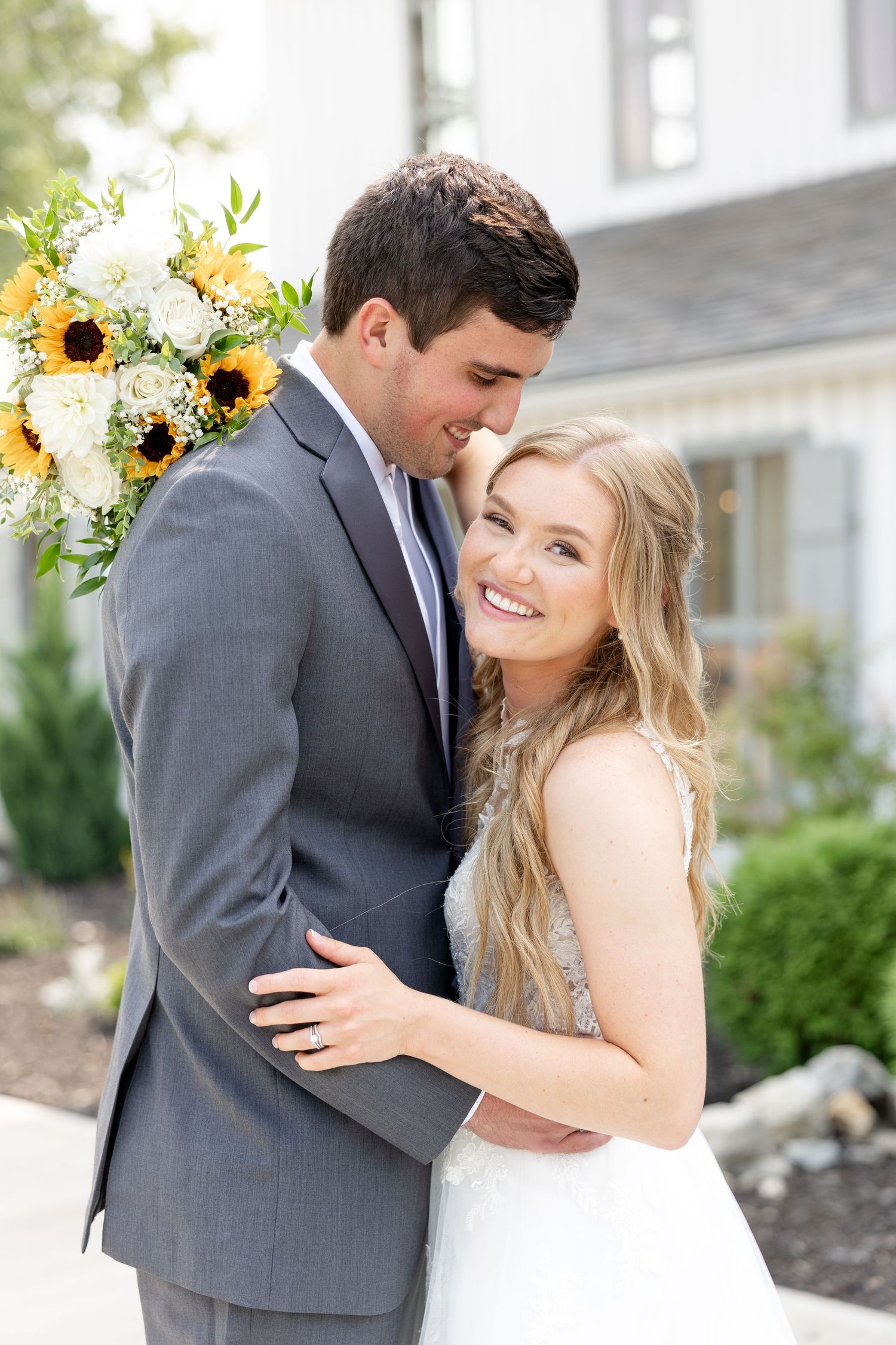 Joyful summer wedding at The Bicentennial Barn in Dayton, Ohio, photographed by Dayton wedding photographers Julia and Sean Photography.