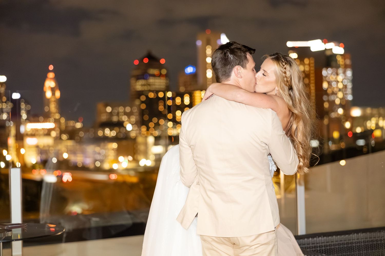 Timeless rooftop wedding at Revery in Columbus by Julia and Sean Photography, serving Dayton, Columbus & Cincinnati.
