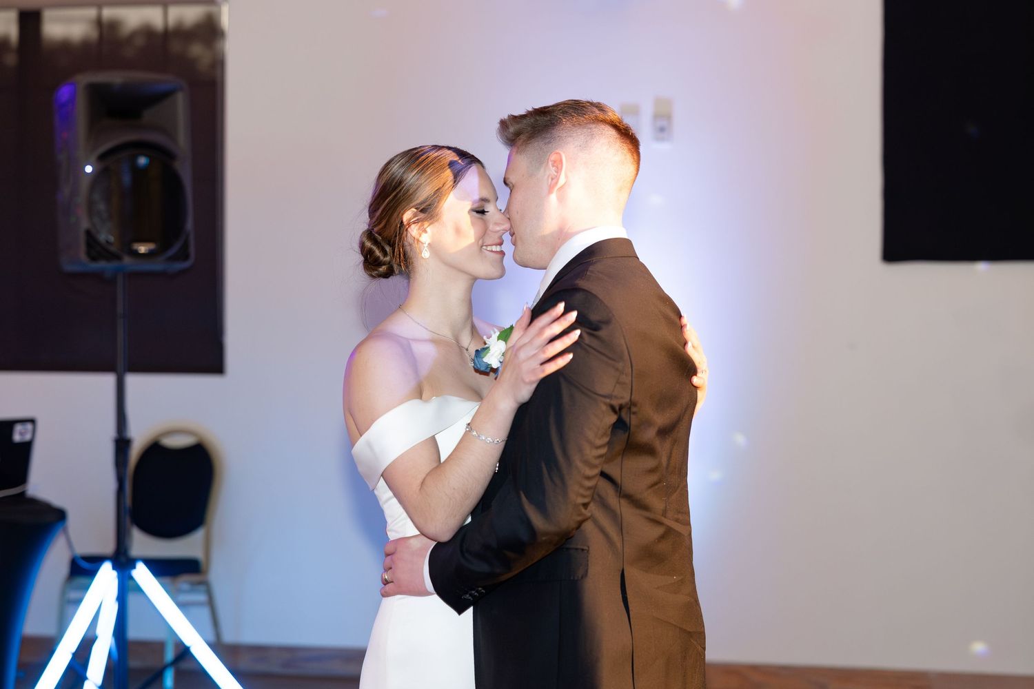 Light and airy wedding photography by Julia and Sean Photography, husband-and-wife photographers serving joyful brides in Dayton, Cincinnati
