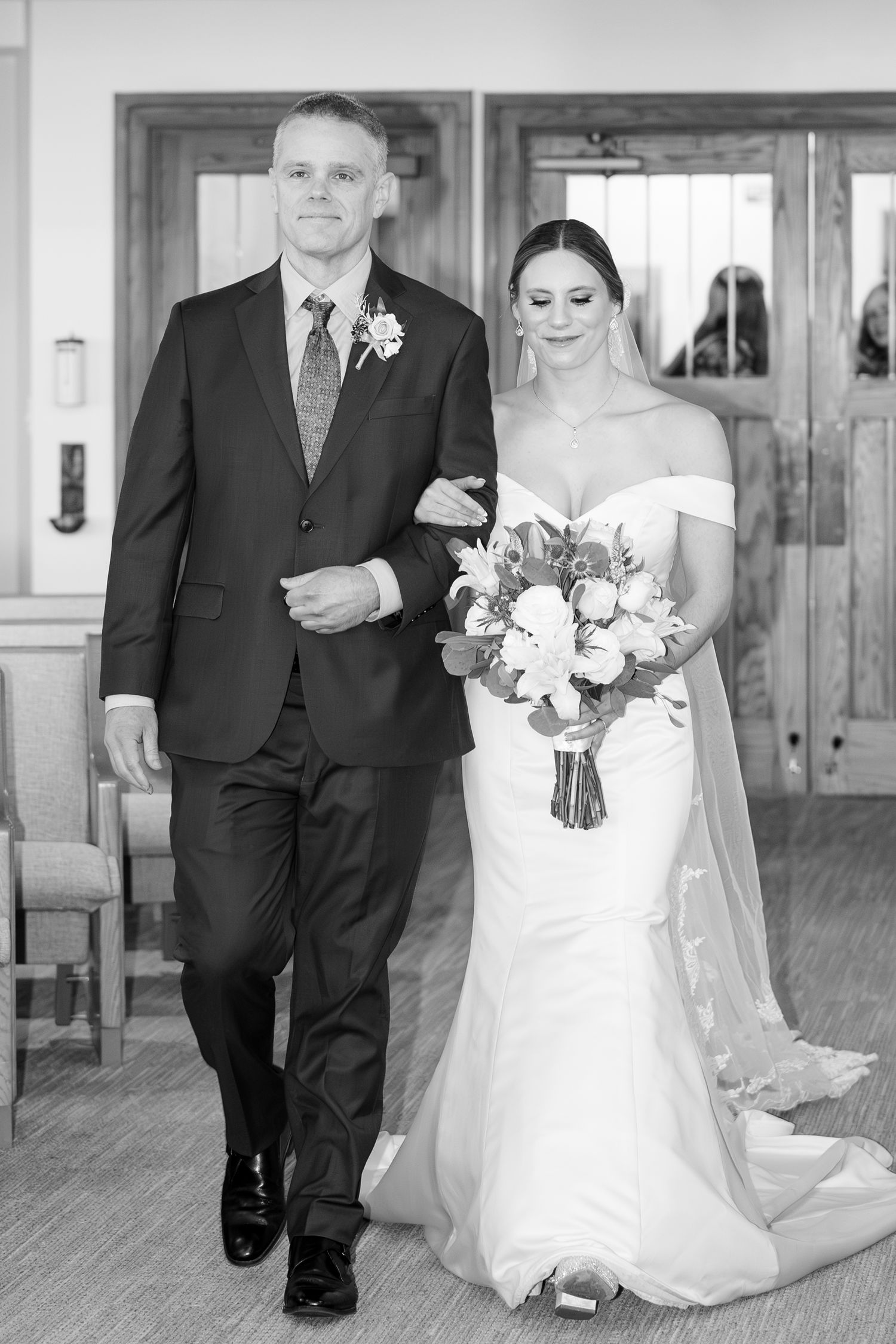 Light and airy wedding photography by Julia and Sean Photography, husband-and-wife photographers serving joyful brides in Dayton, Cincinnati