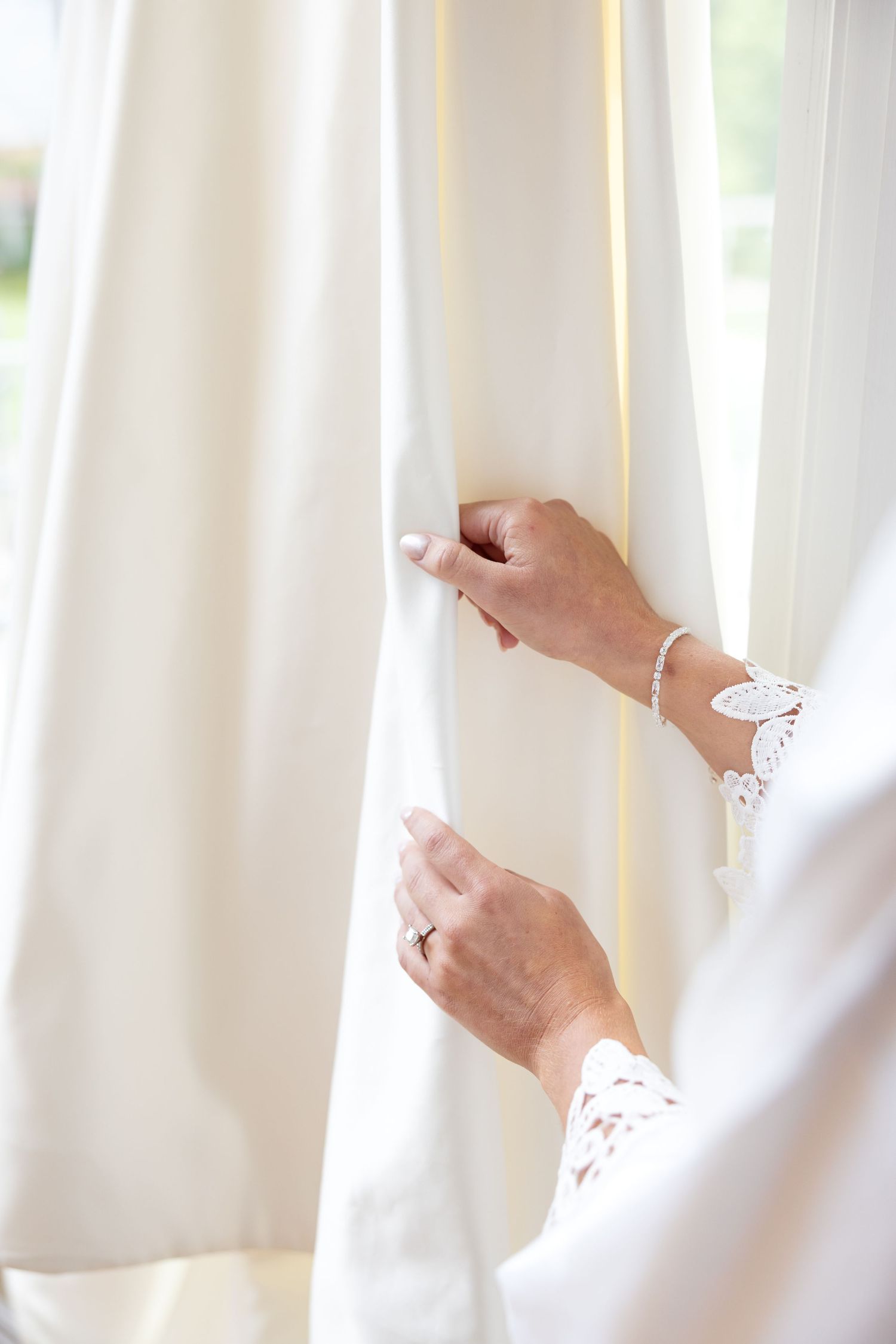 Wedding details and getting-ready photographs from a wedding at The Estate at Sunset Farm in Bellbrook, Ohio by Julia and Sean Photography