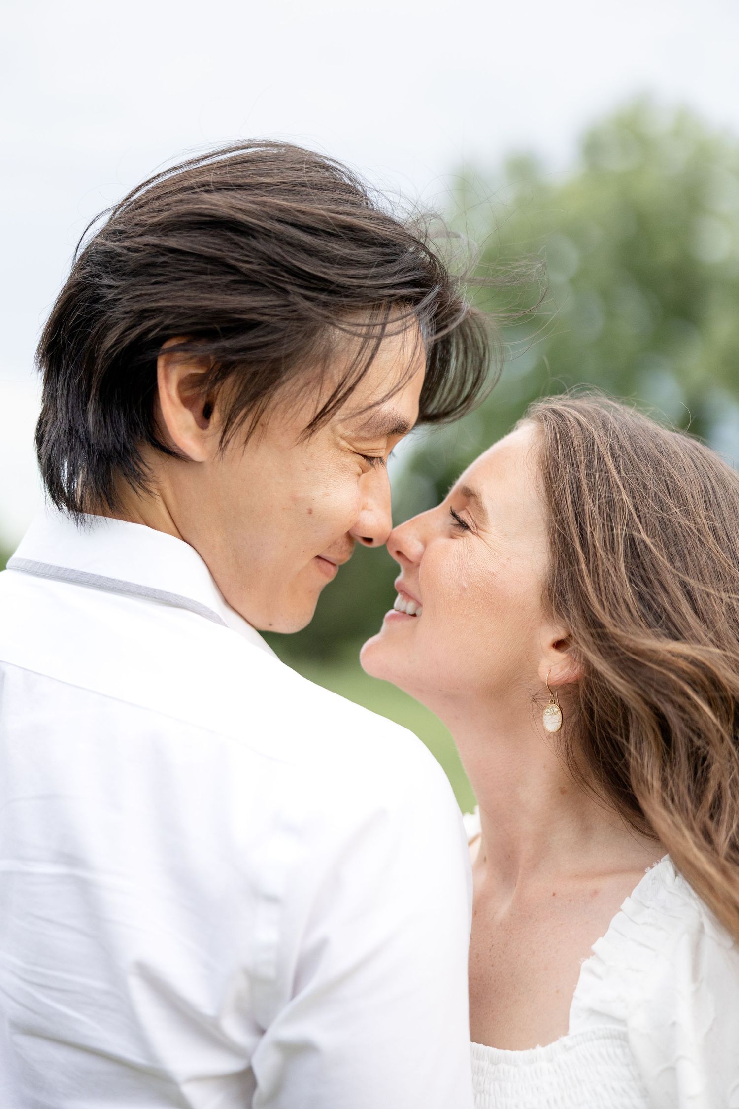Romantic engagement photos at Mt. Echo Park overlooking the Cincinnati skyline in Cincinnati, Ohio by Julia and Sean Photography