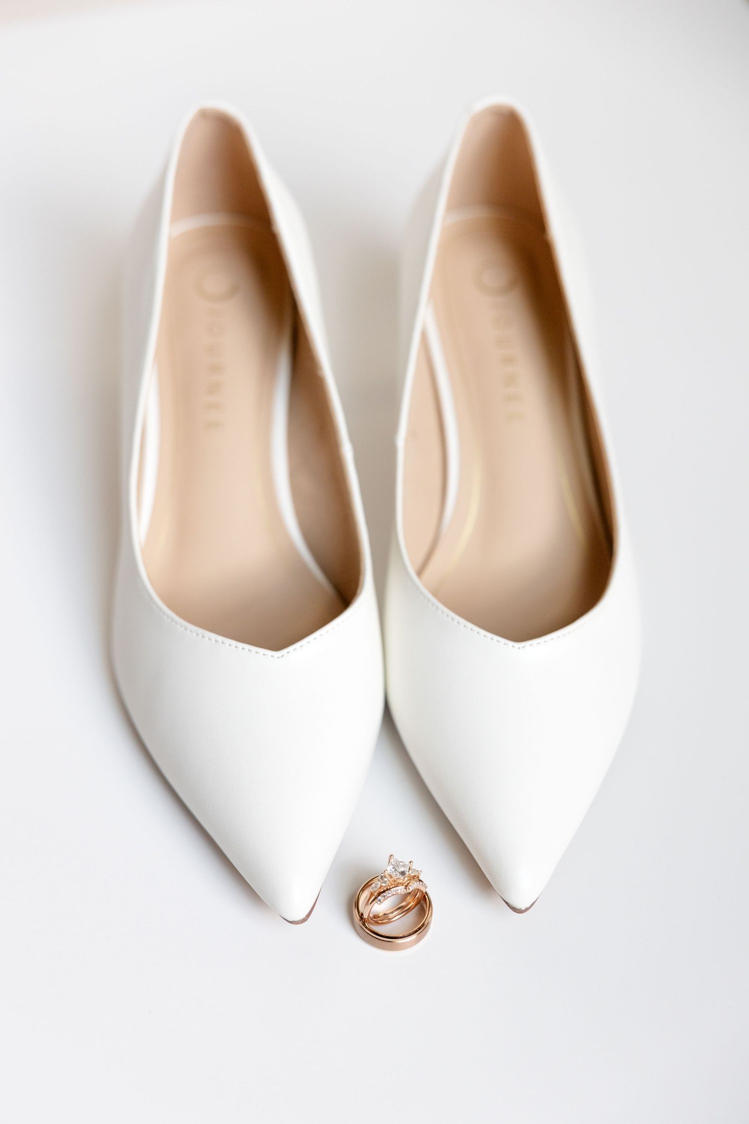 Light, airy wedding photography in Cleveland, Ohio. Ohio Wedding Photographers - Julia and Sean Photography, timeless, joyful wedding photos