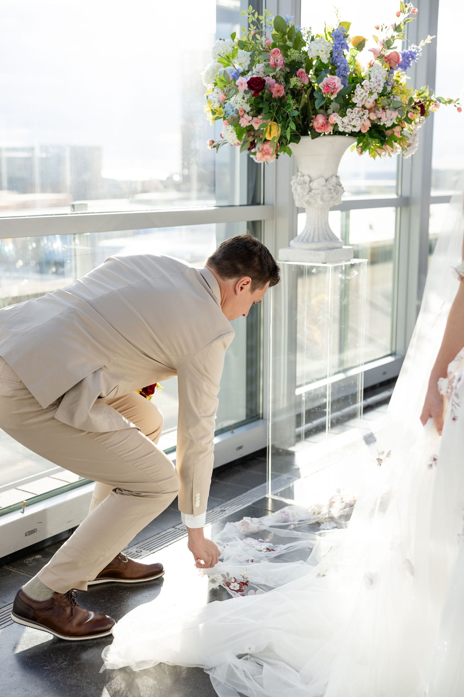 Timeless rooftop wedding at Revery in Columbus by Julia and Sean Photography, serving Dayton, Columbus & Cincinnati.