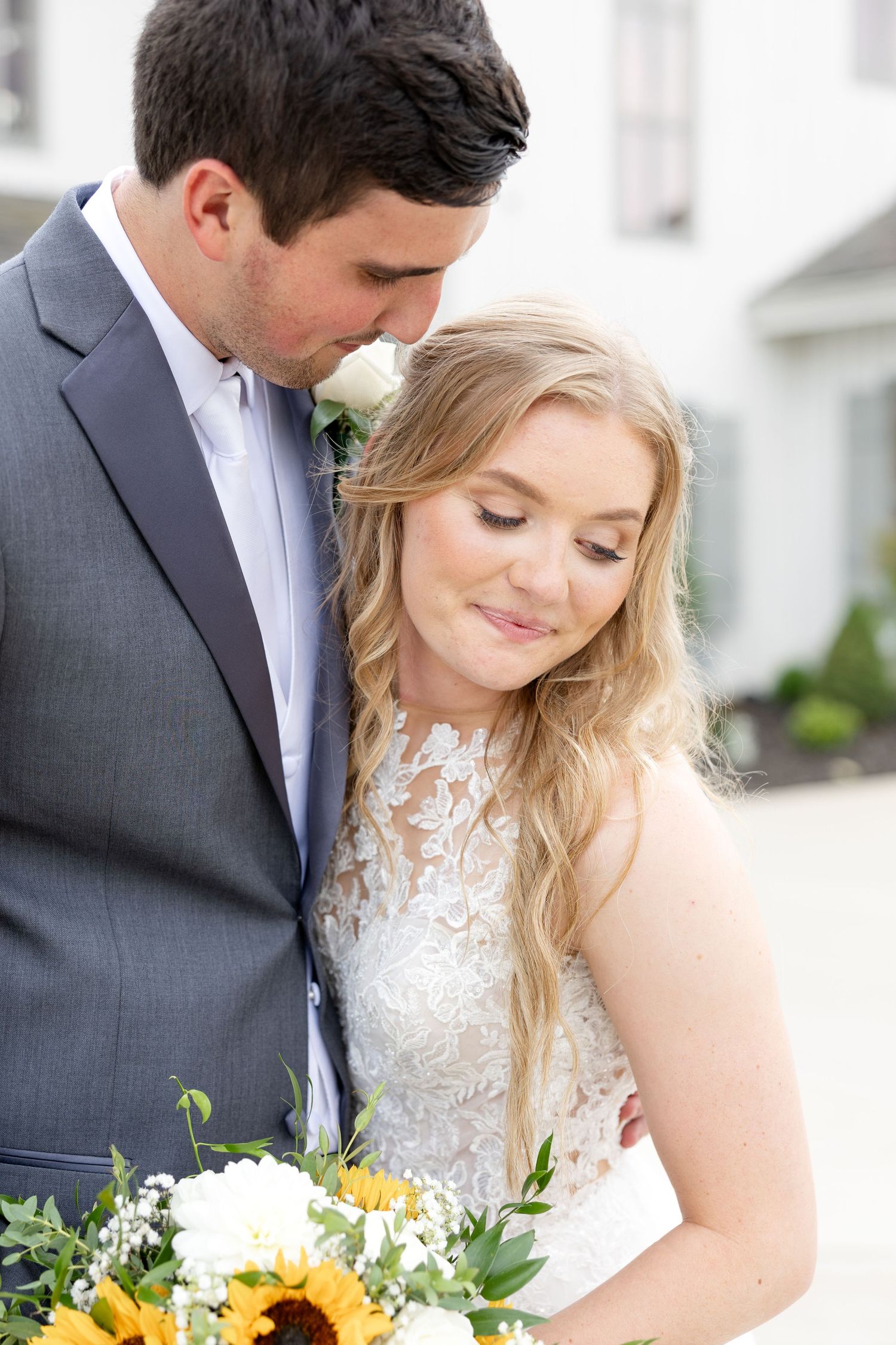 Joyful summer wedding at The Bicentennial Barn in Dayton, Ohio, photographed by Dayton wedding photographers Julia and Sean Photography.