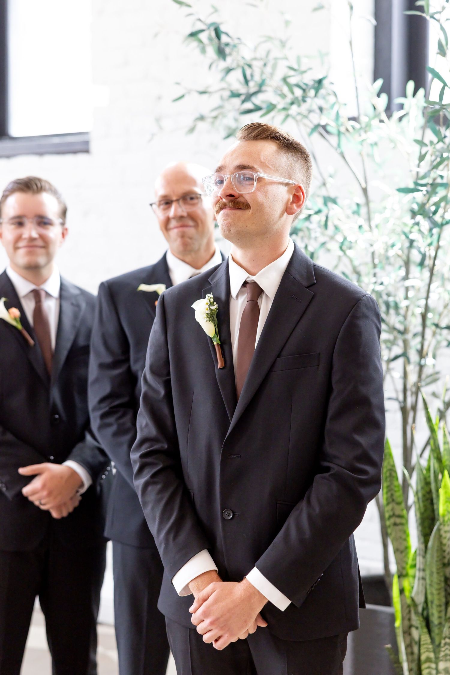 Timeless wedding portraits at Flat 51 in downtown Columbus, Ohio, by Columbus wedding photographers with a light and airy style.