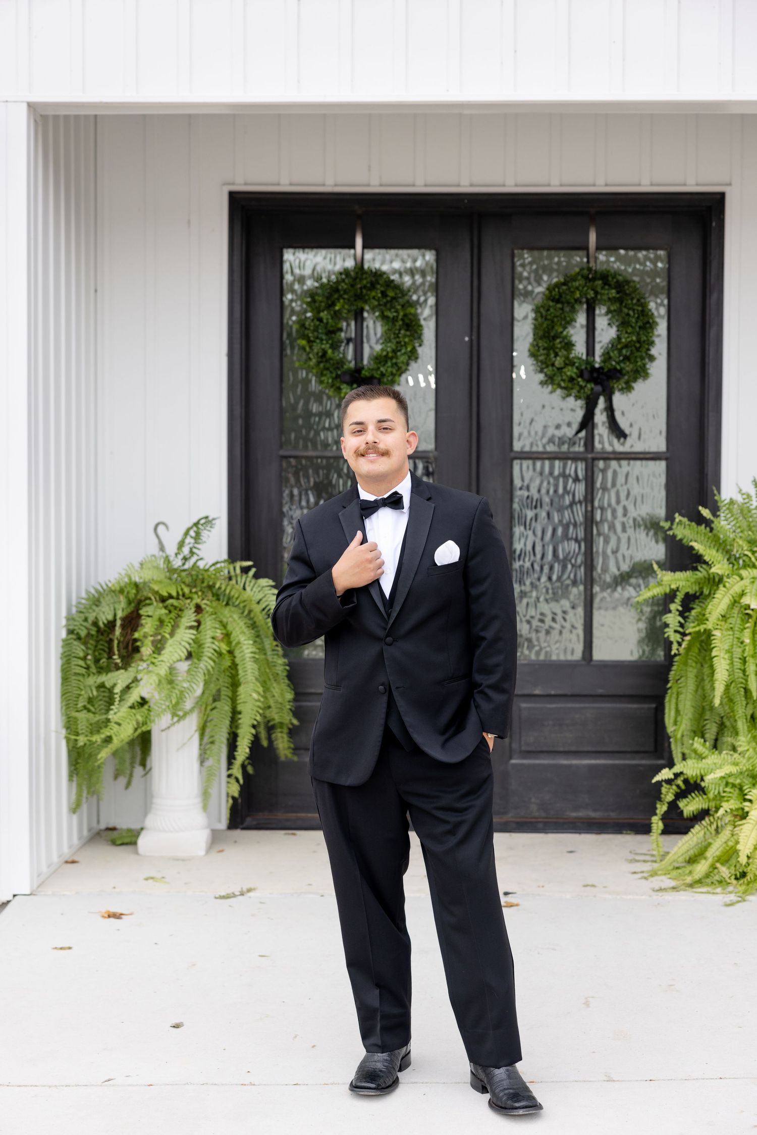 Elegant wedding at The Upton House in Guntersville, Alabama featuring a joyful bride and groom and timeless southern elegance.