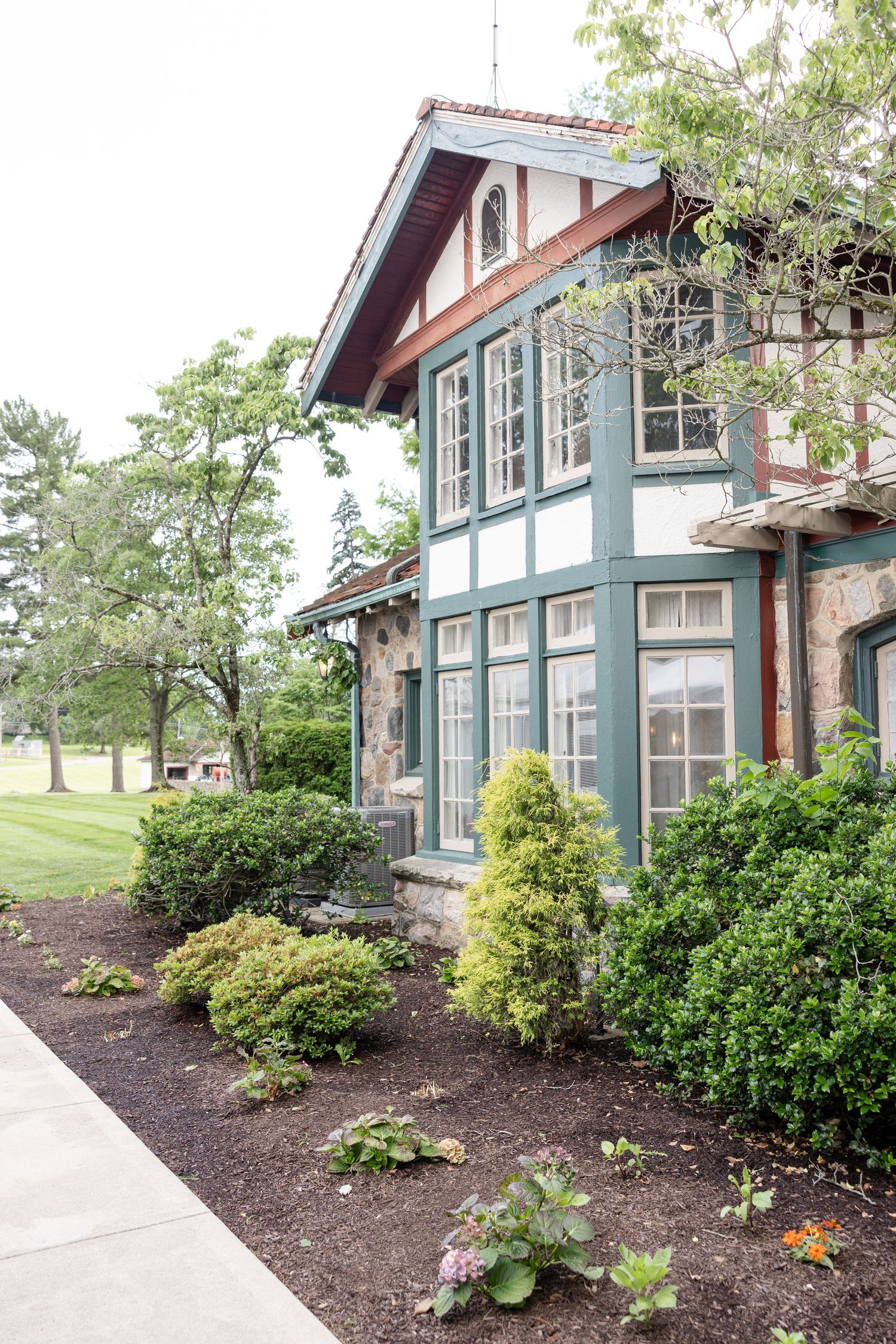 Timeless wedding inspiration at The Beverly Mansion featuring romantic portraits, elegant details, and a joyful celebration in Marengo, Ohio