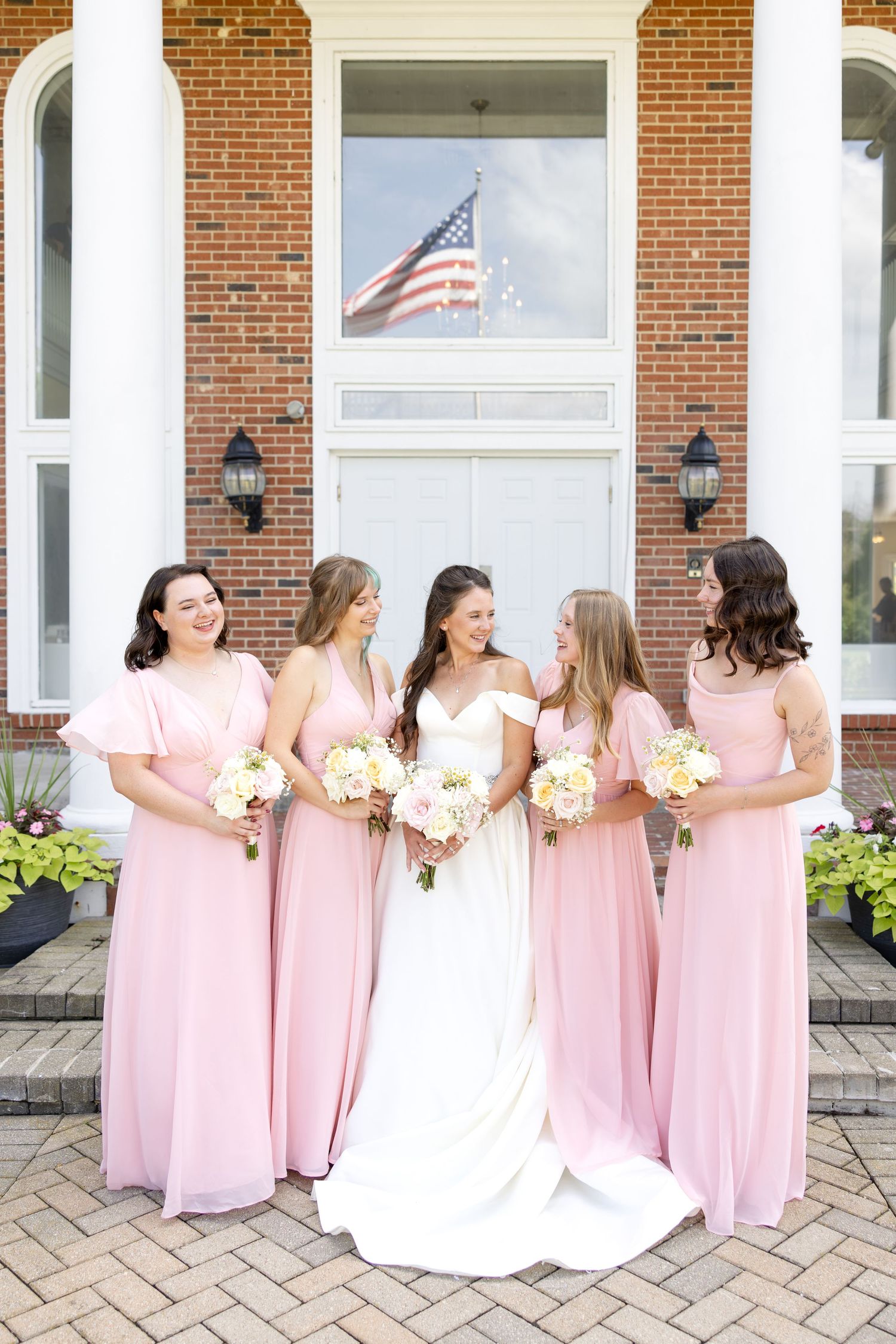 Light and airy wedding photography of a newly married couple at The Estate at Sunset Farm in Bellbrook, Ohio, by Julia and Sean Photography