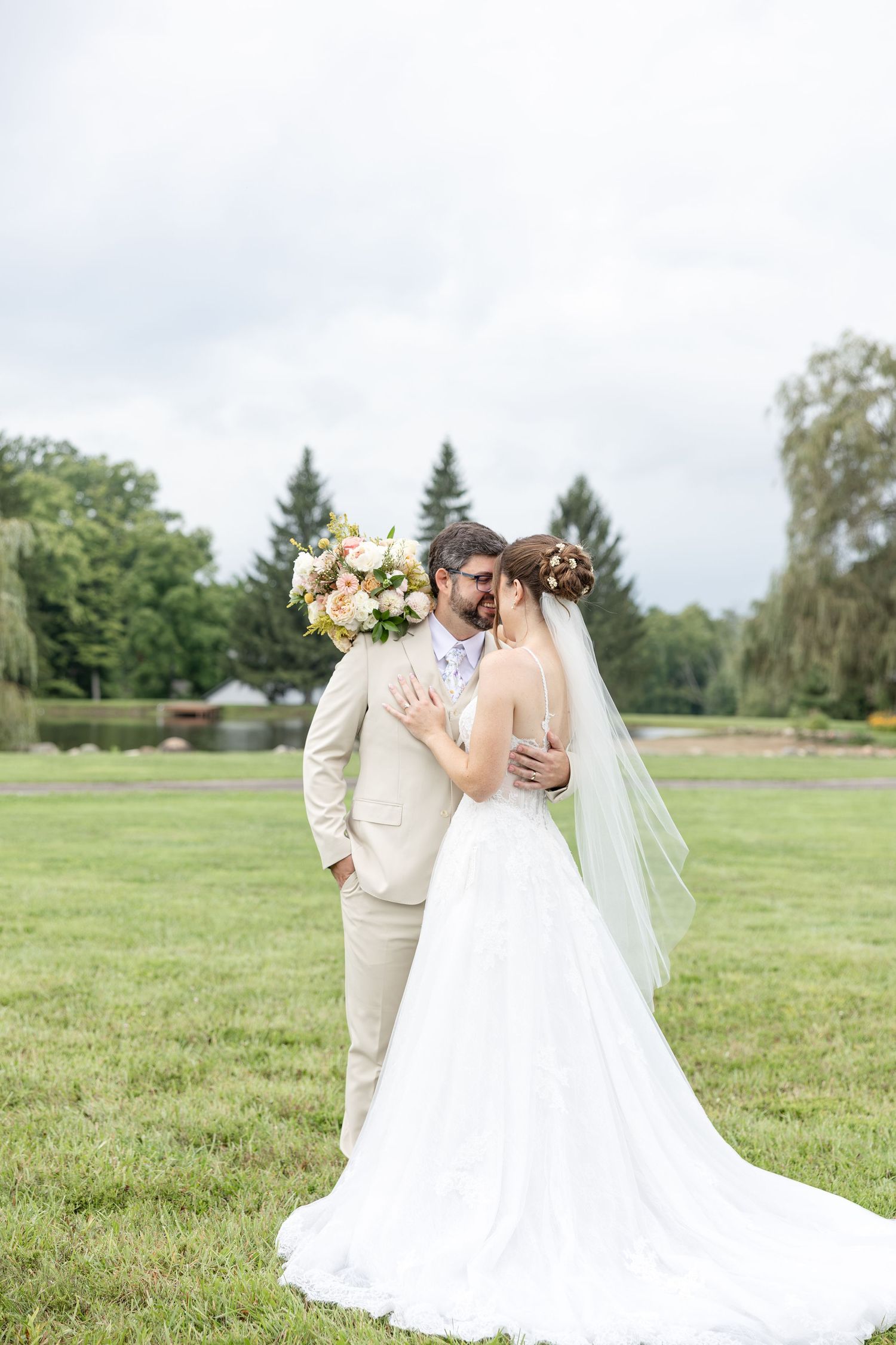 Romantic Meadow Ridge Events wedding in Windsor, Ohio photographed by Julia & Sean Photography, Northeast Ohio wedding photographers.