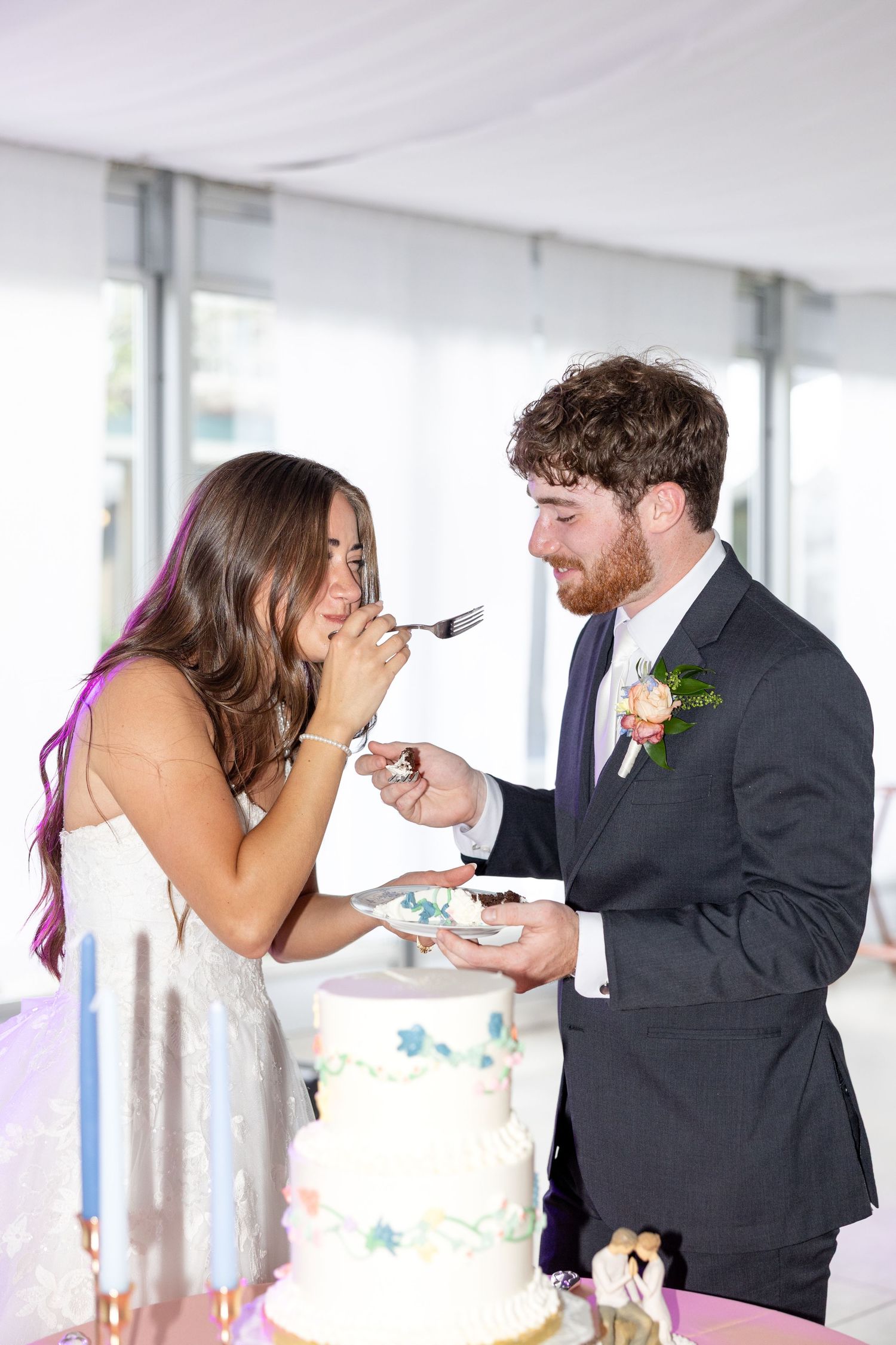 Elegant summer wedding at The Beverly Mansion in Marengo, Ohio captured by Dayton wedding photographers Julia & Sean Photography.