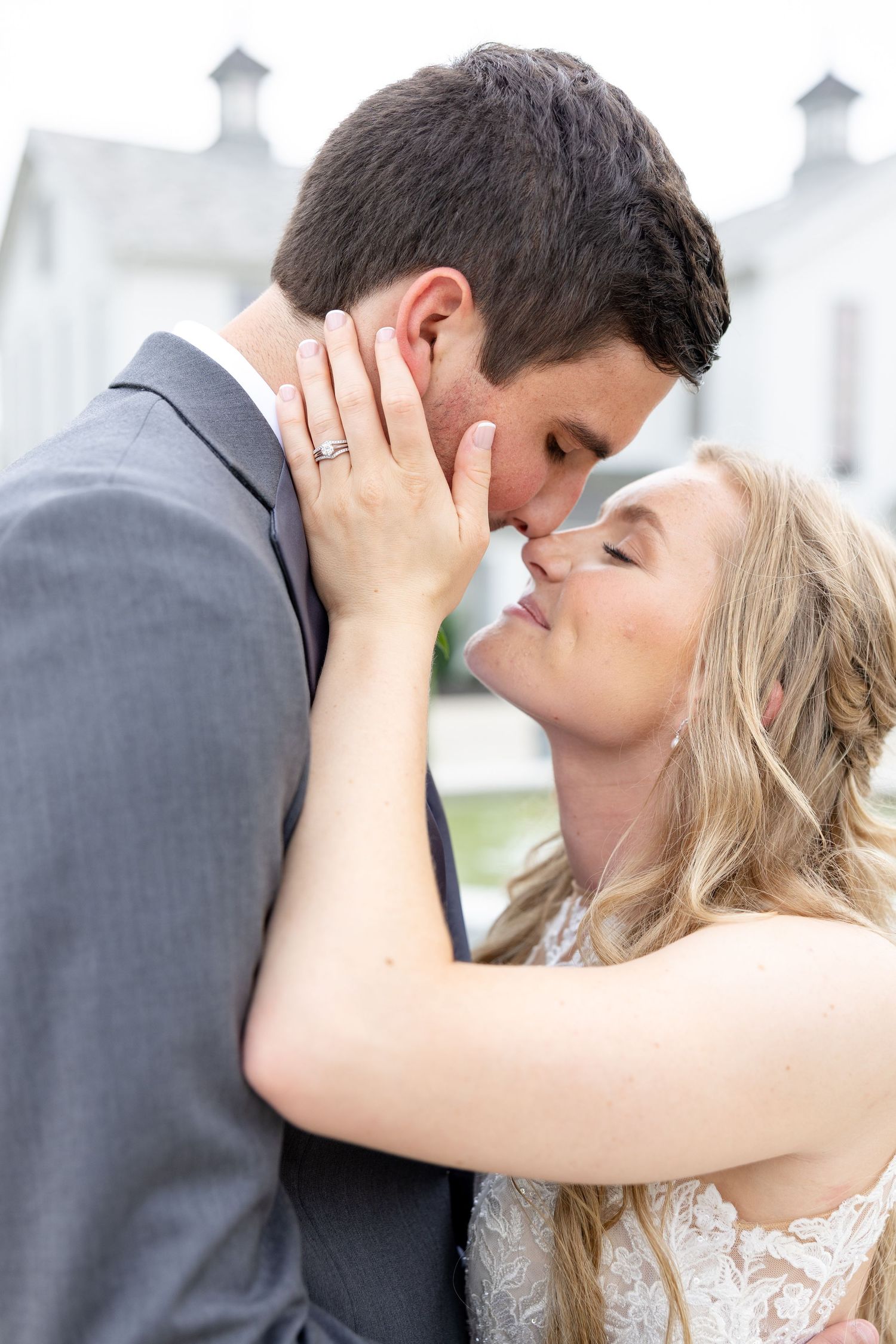 Joyful summer wedding at The Bicentennial Barn in Dayton, Ohio, photographed by Dayton wedding photographers Julia and Sean Photography.