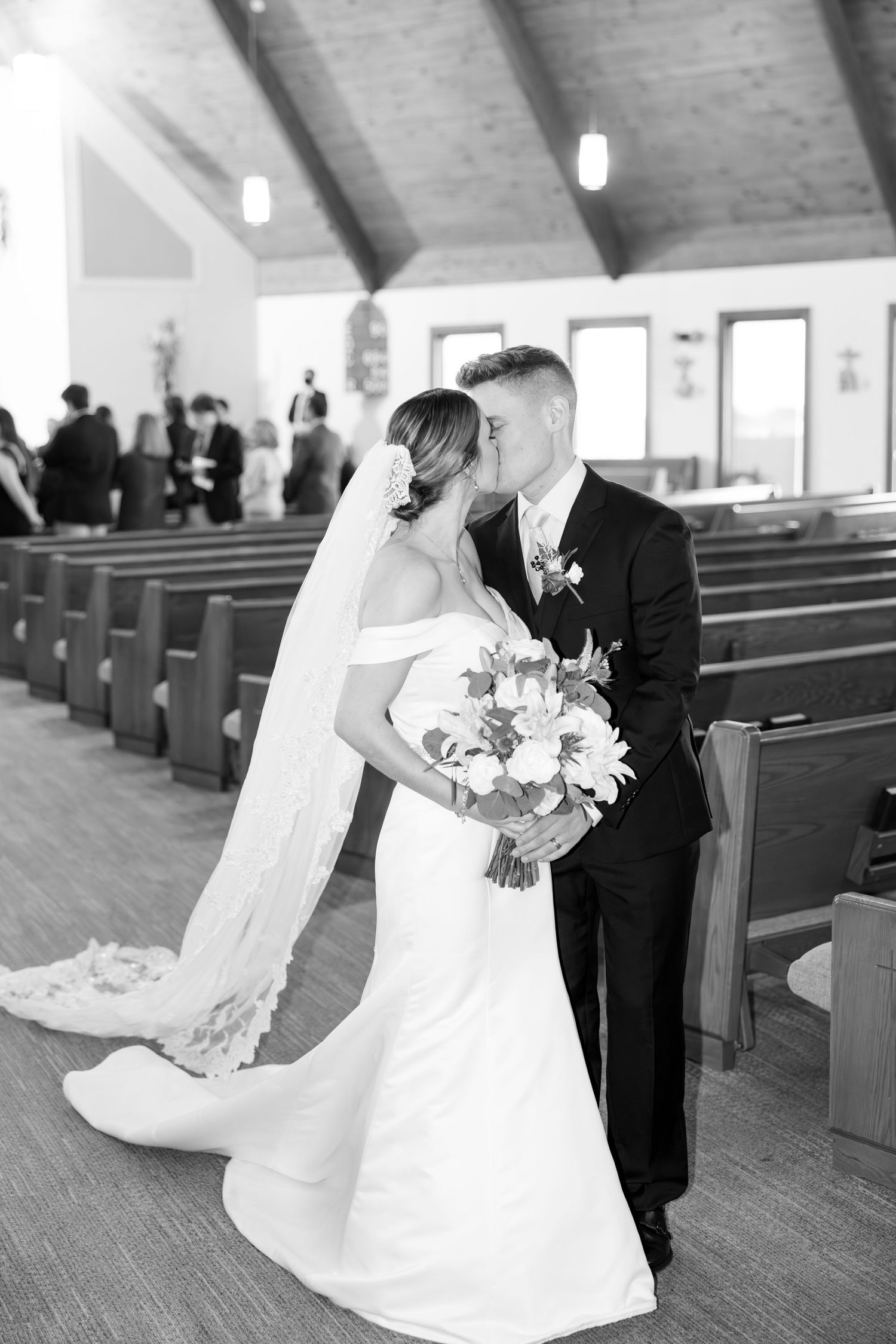 Light and airy wedding photography by Julia and Sean Photography, husband-and-wife photographers serving joyful brides in Dayton, Cincinnati
