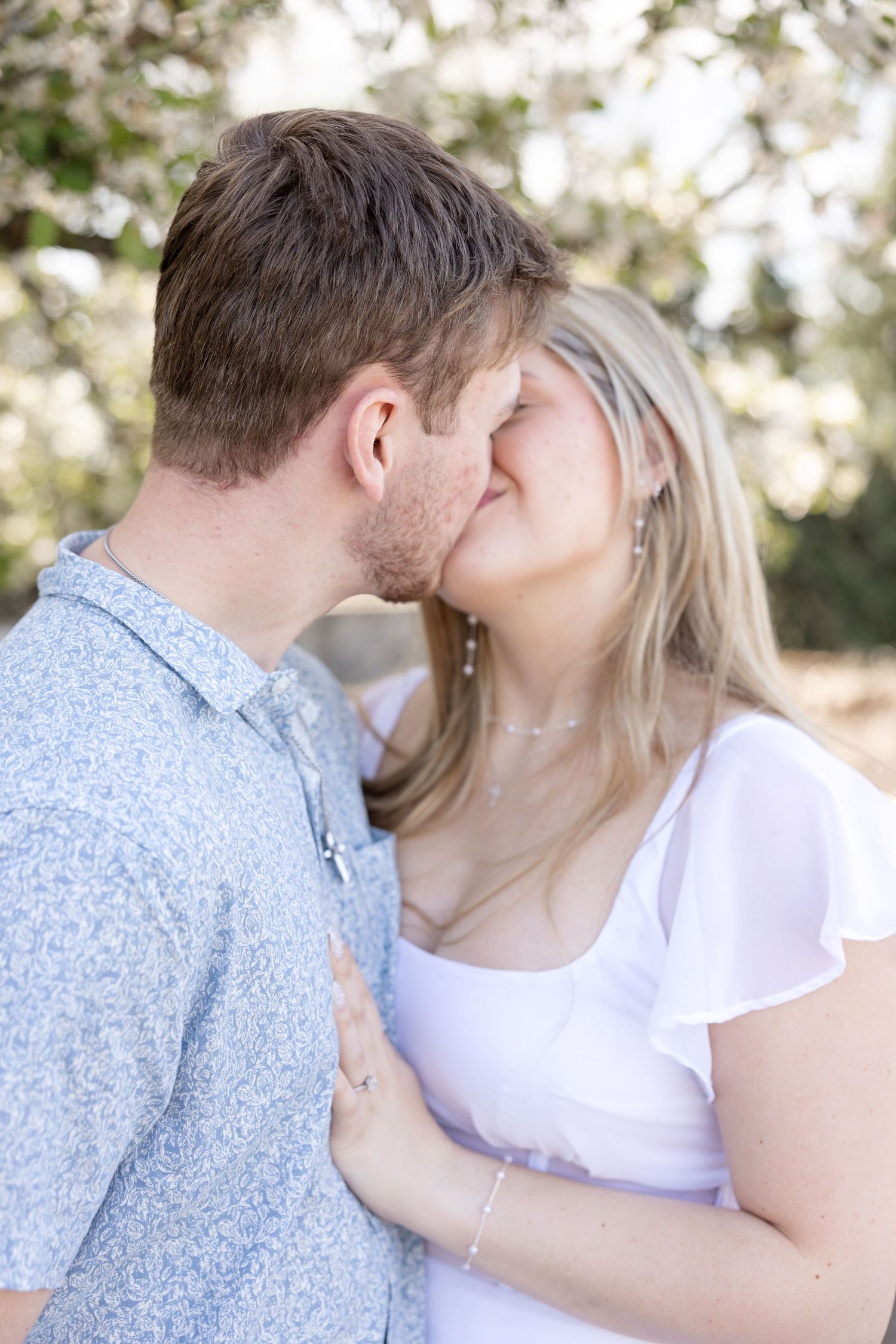 Cincinnati engagement session at Ault Park with light and airy style, capturing joyful, natural moments in a spring park settingCincinnati e