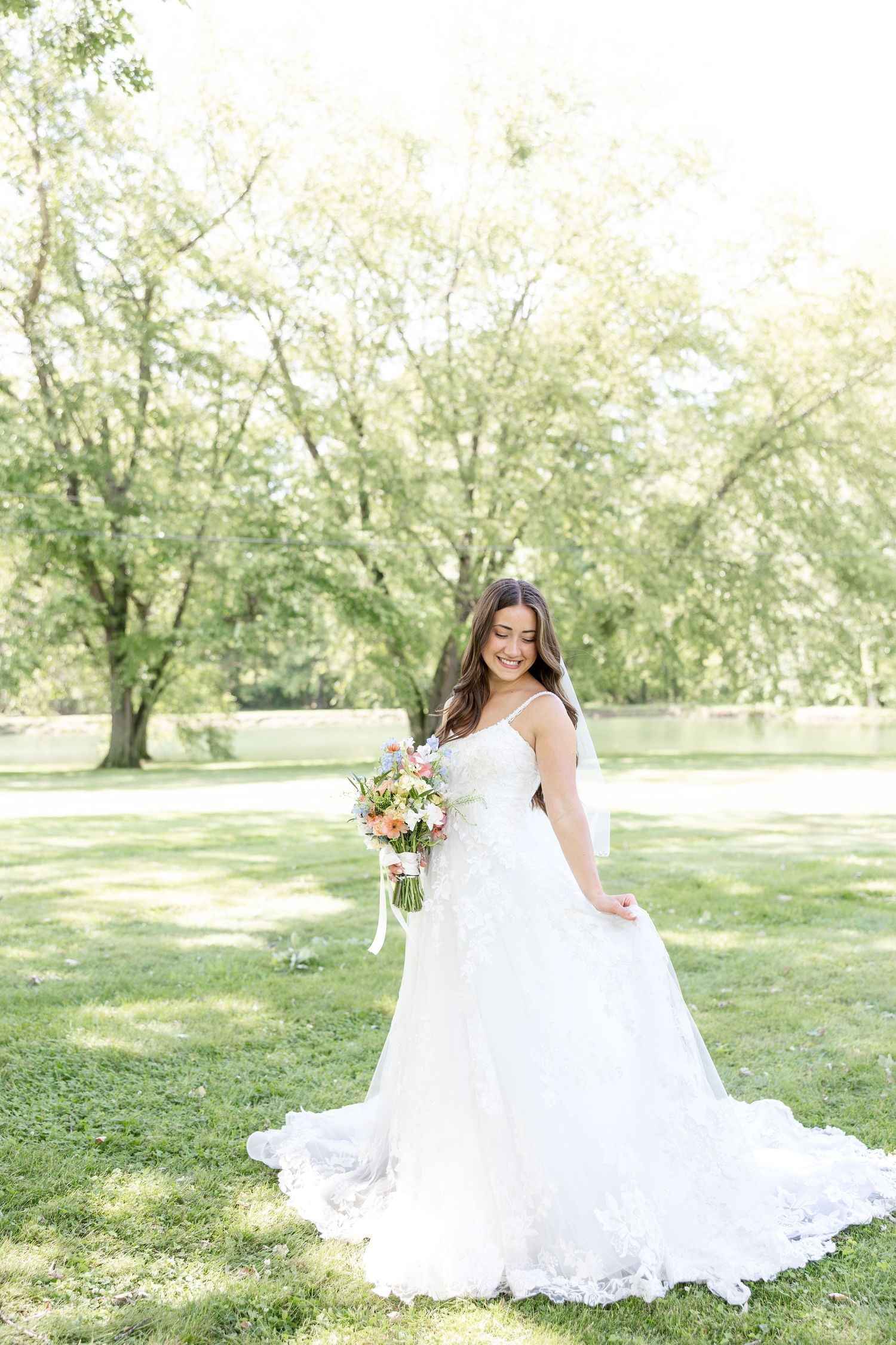 Elegant summer wedding at The Beverly Mansion in Marengo, Ohio captured by Dayton wedding photographers Julia & Sean Photography.
'