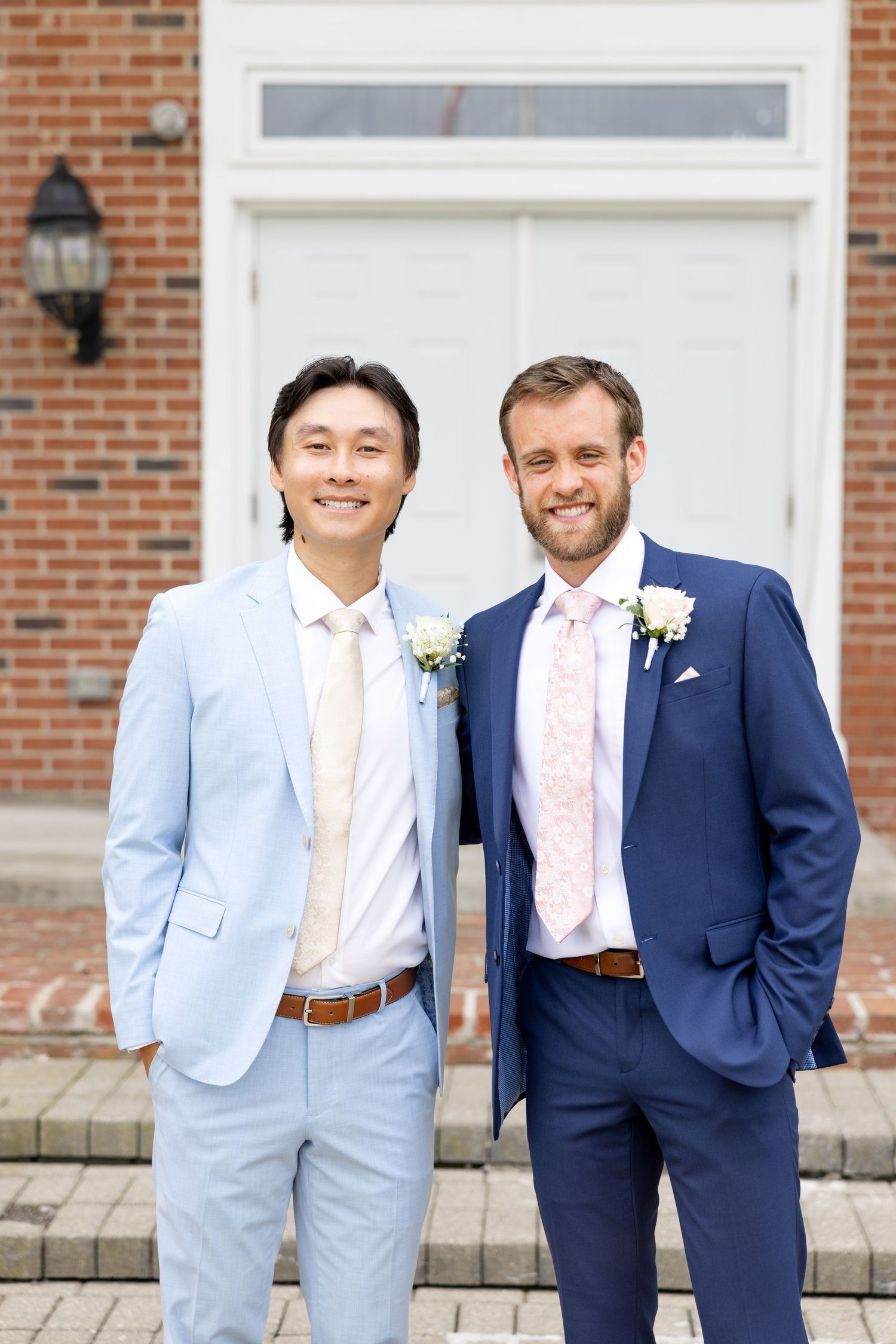 Light and airy wedding photography of a newly married couple at The Estate at Sunset Farm in Bellbrook, Ohio, by Julia and Sean Photography