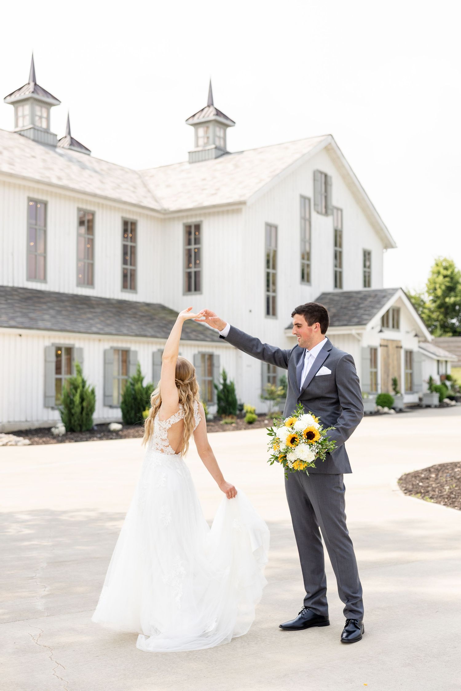 Joyful summer wedding at The Bicentennial Barn in Dayton, Ohio, photographed by Dayton wedding photographers Julia and Sean Photography.