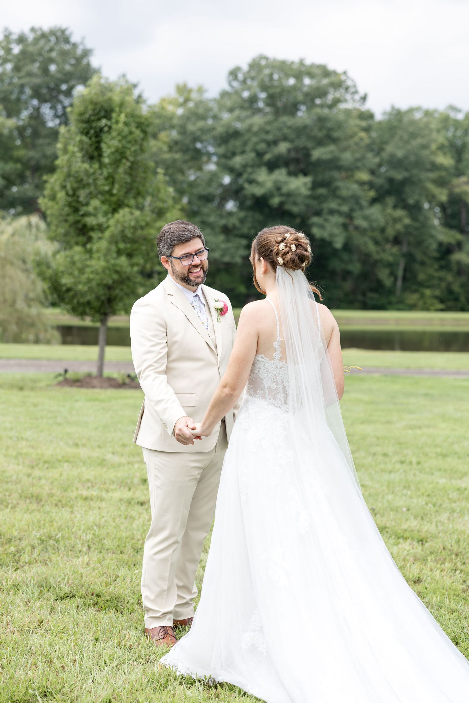 Romantic Meadow Ridge Events wedding in Windsor, Ohio photographed by Julia & Sean Photography, Northeast Ohio wedding photographers.