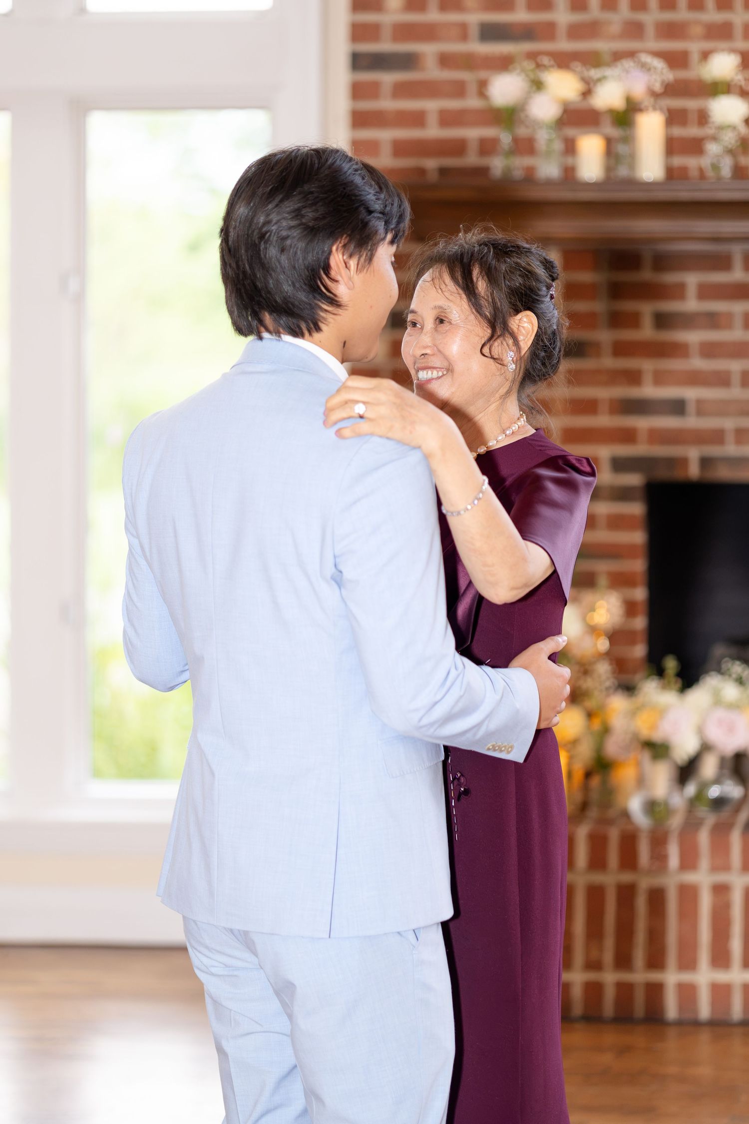 Joyful wedding reception and group dancing at The Estate at Sunset Farm in Bellbrook, Ohio, photographed by Julia and Sean Photography