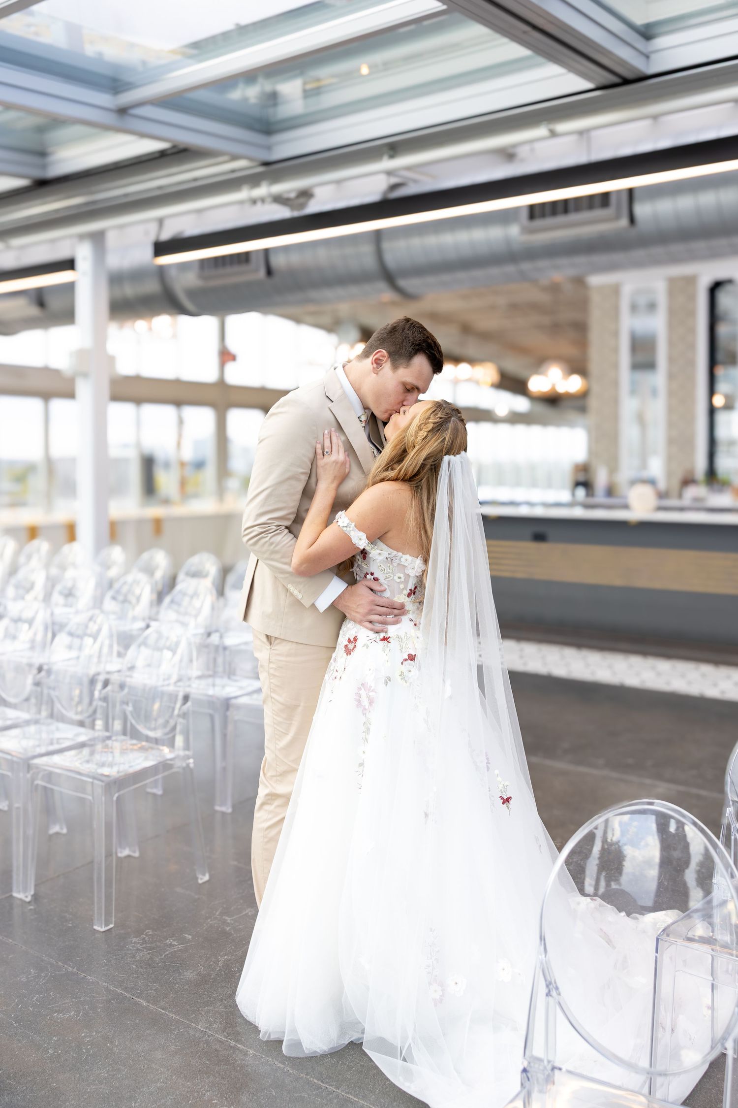 Timeless rooftop wedding at Revery in Columbus by Julia and Sean Photography, serving Dayton, Columbus & Cincinnati.