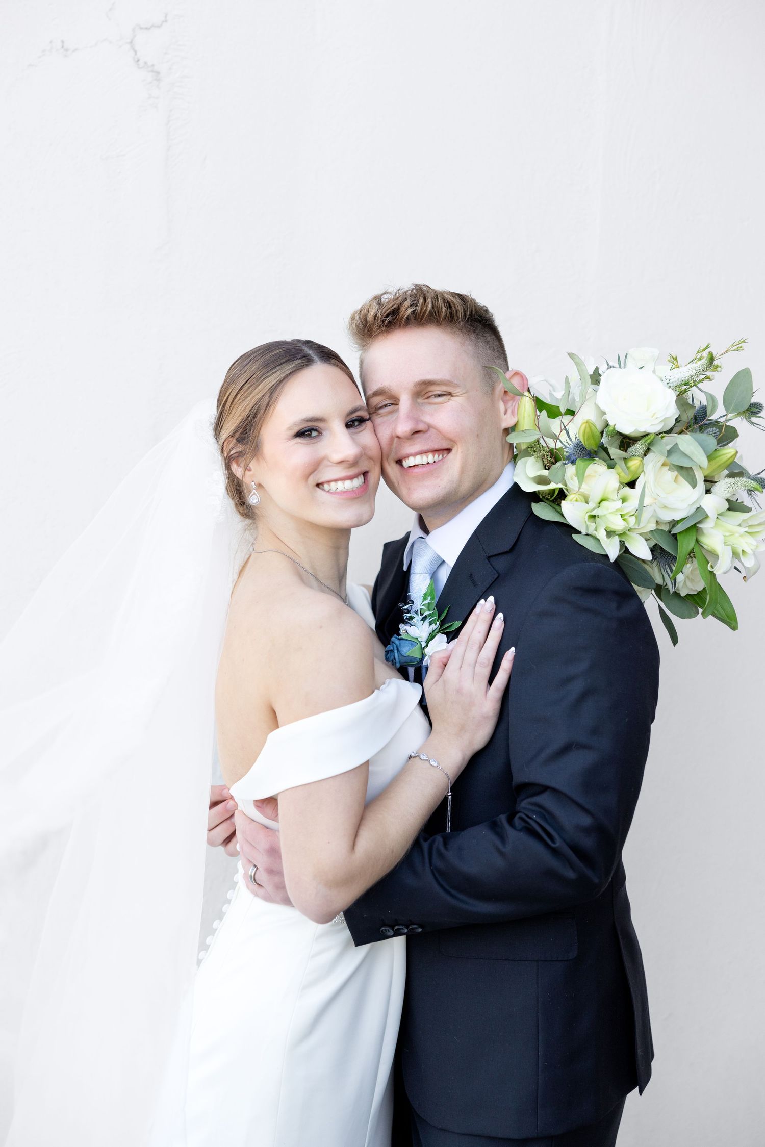 Light and airy wedding photography by Julia and Sean Photography, husband-and-wife photographers serving joyful brides in Dayton, Cincinnati