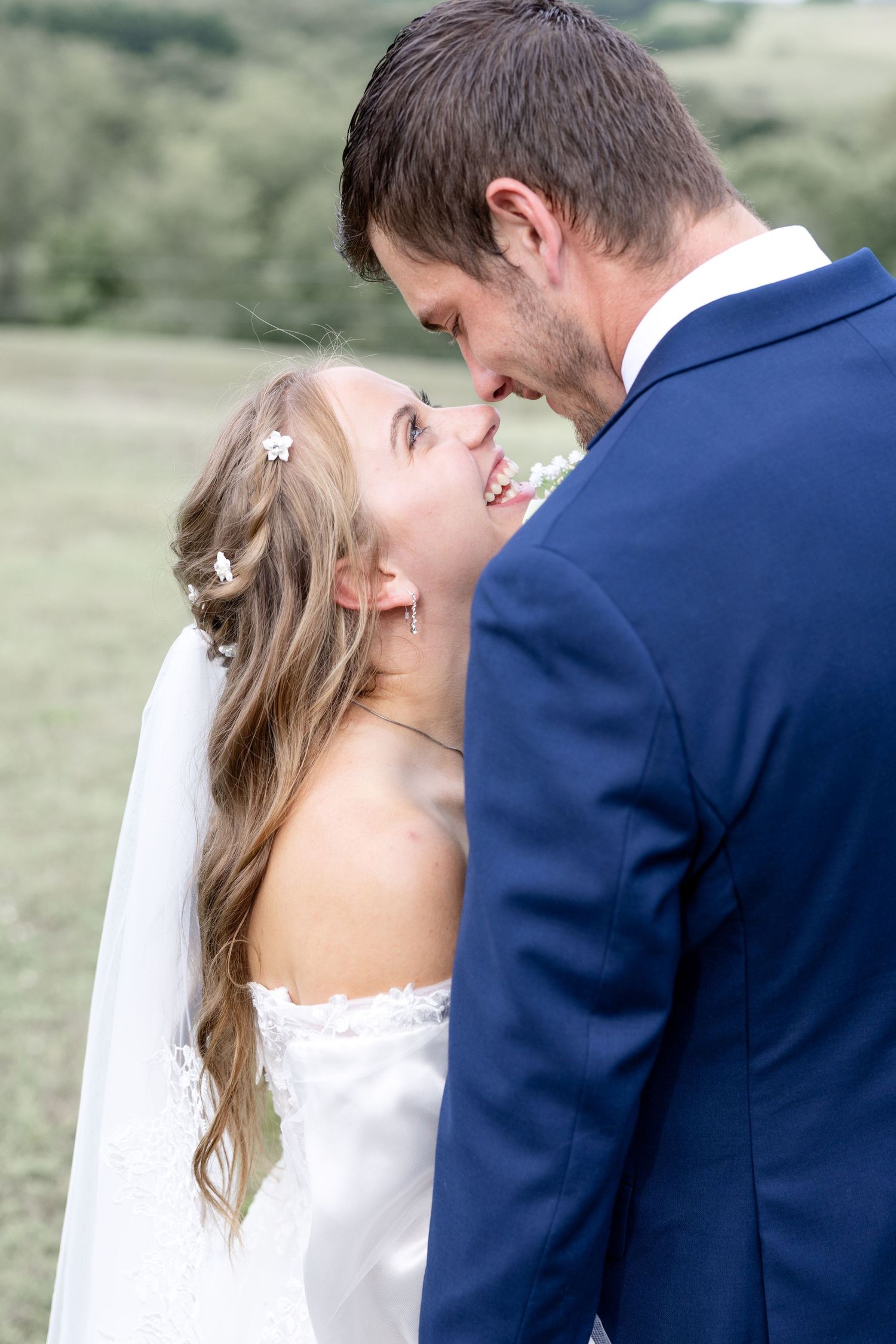 Romantic summer wedding in Northeast Ohio at Heartland on Heritage by Julia and Sean Photography, husband-and-wife wedding photographers.