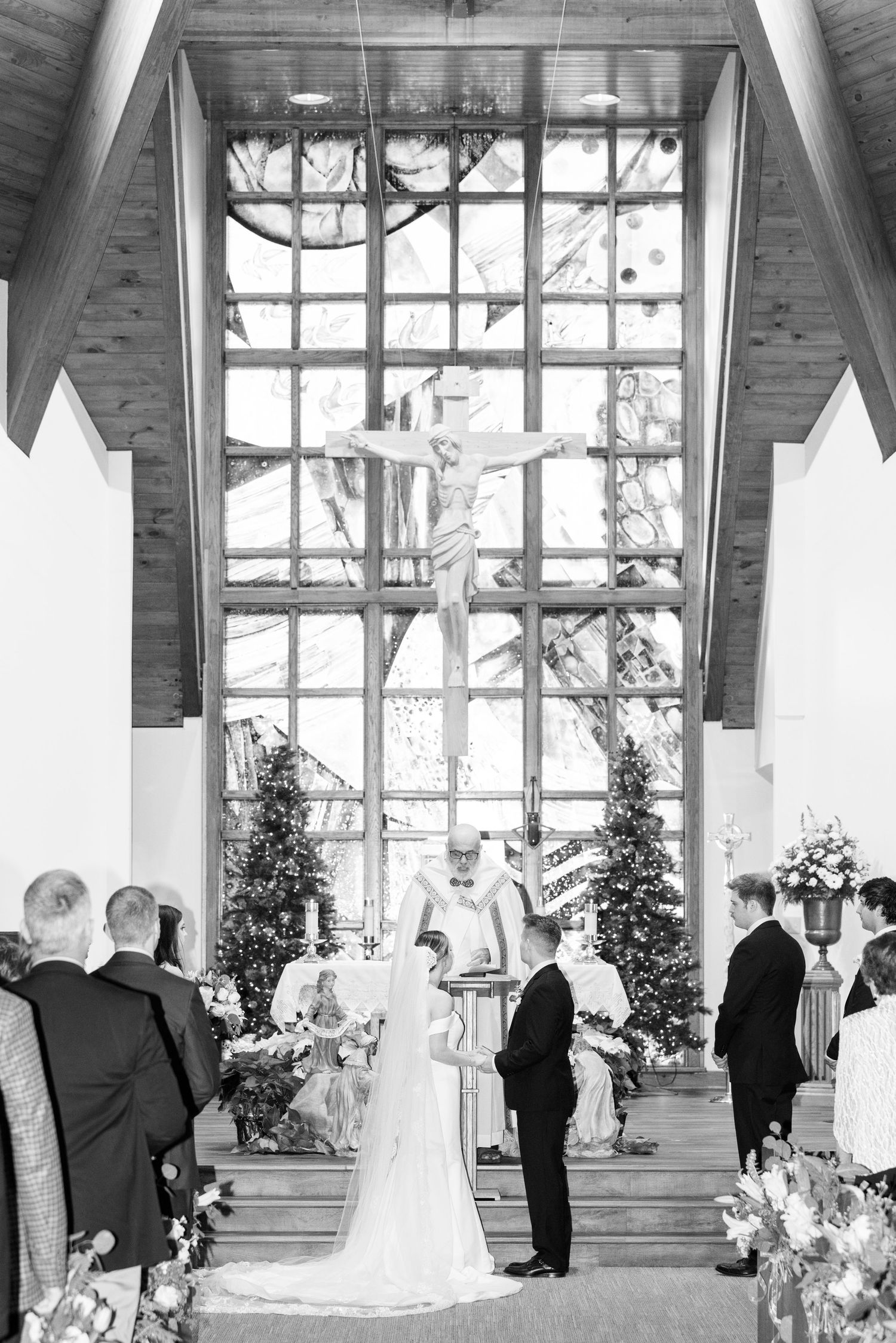 Light and airy wedding photography by Julia and Sean Photography, husband-and-wife photographers serving joyful brides in Dayton, Cincinnati